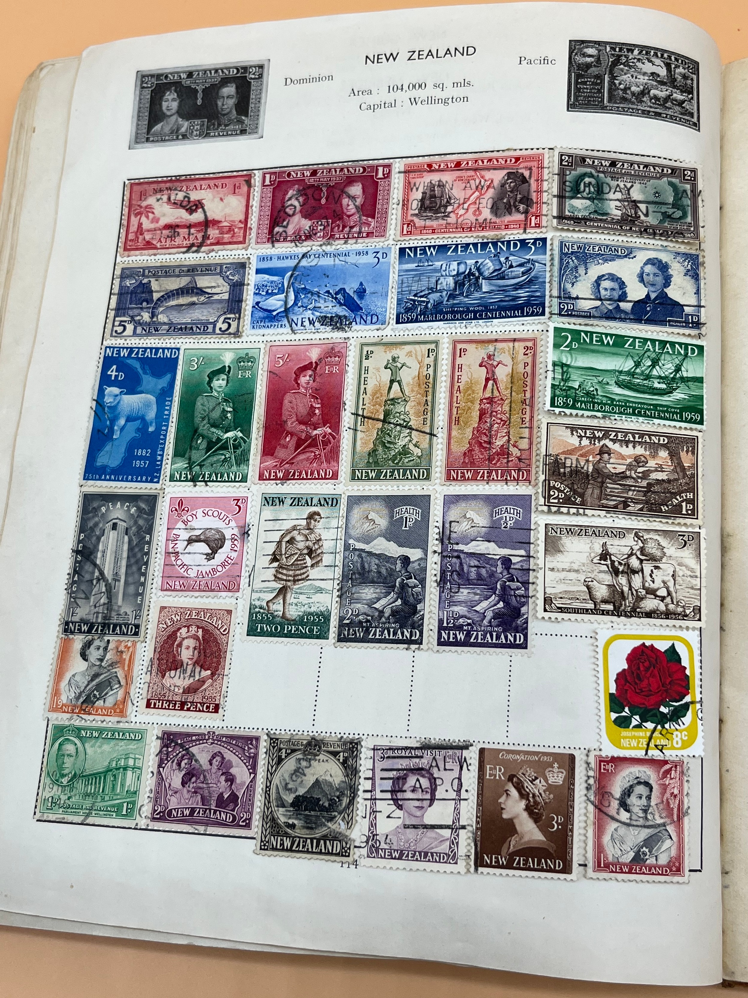 Vintage stamp album containing a collection of world stamps - Image 17 of 22