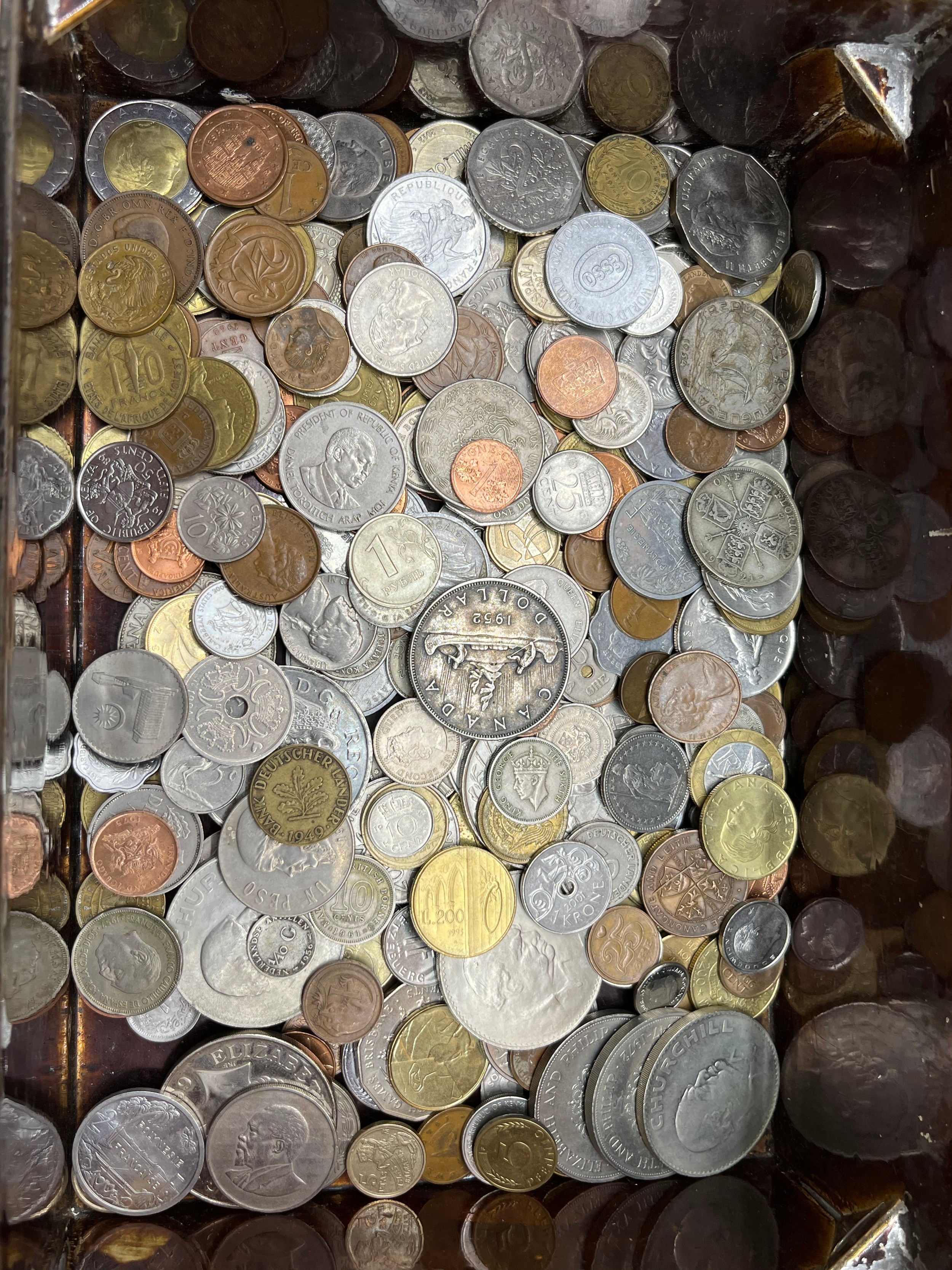 Collection of mixed world coins and bank notes to include 1952 Candian Dollar, Bank of England 10 - Image 2 of 3