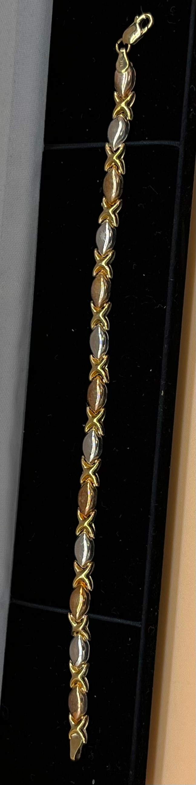 9ct three tone gold bracelet. [4.35grams] [19cm in length]