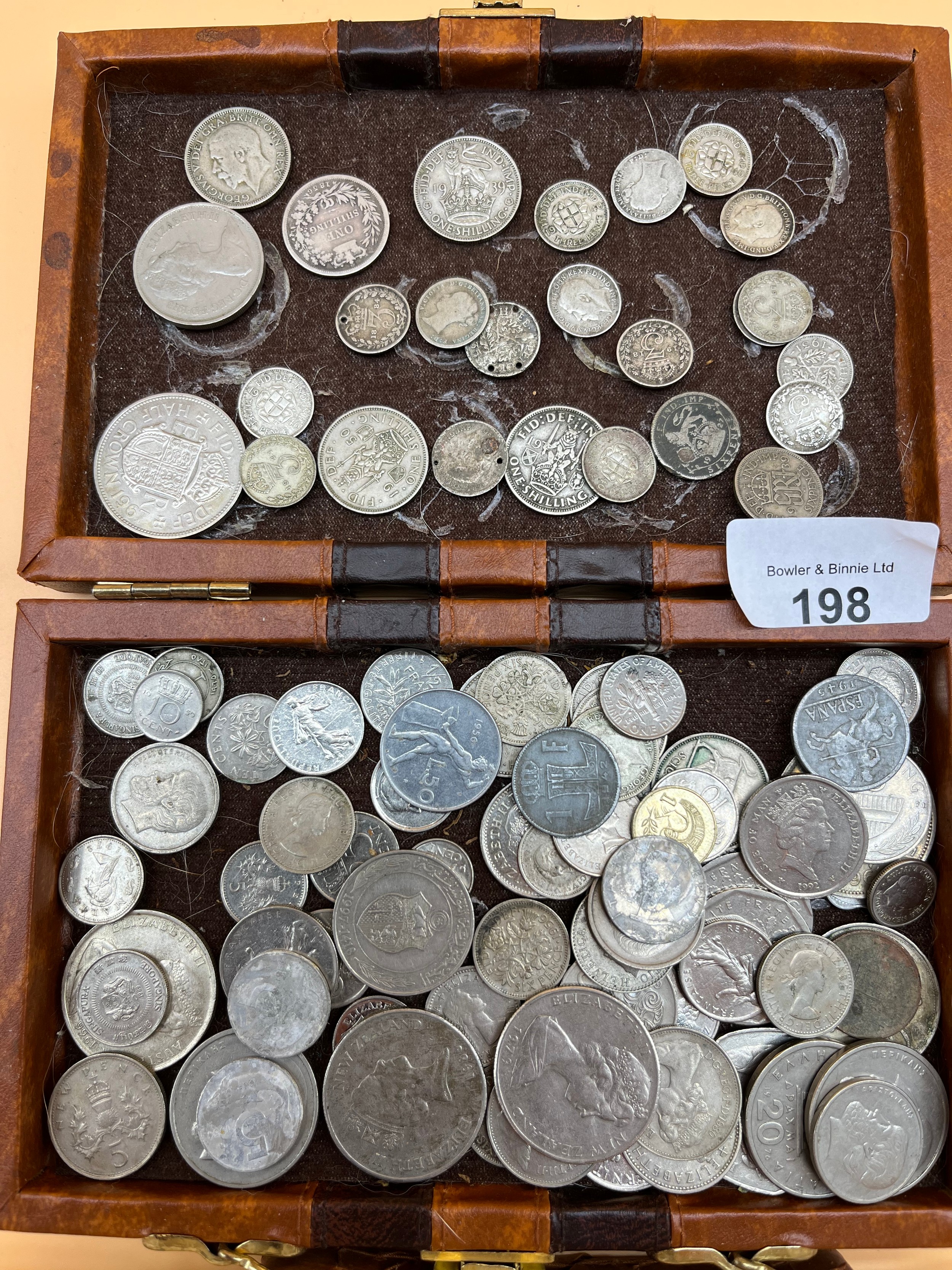 Small case of British and foreign coinage to include various Victorian and George V Silver coins. - Bild 2 aus 3