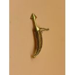 18ct gold [tested] Kukri knife brooch, removable blade from sheath. [clasp and pin work well] [8.