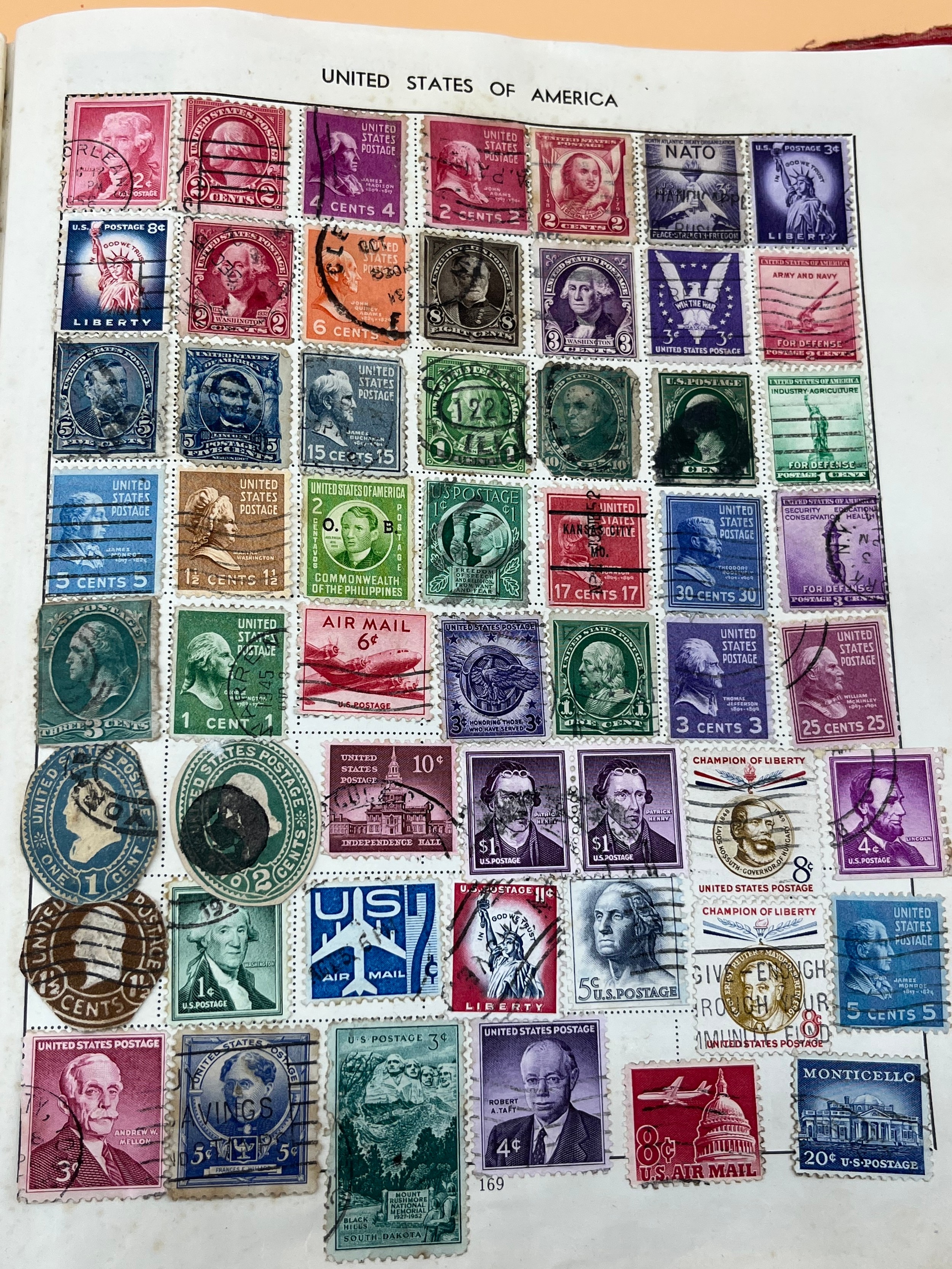 Vintage stamp album containing a collection of world stamps - Image 20 of 22