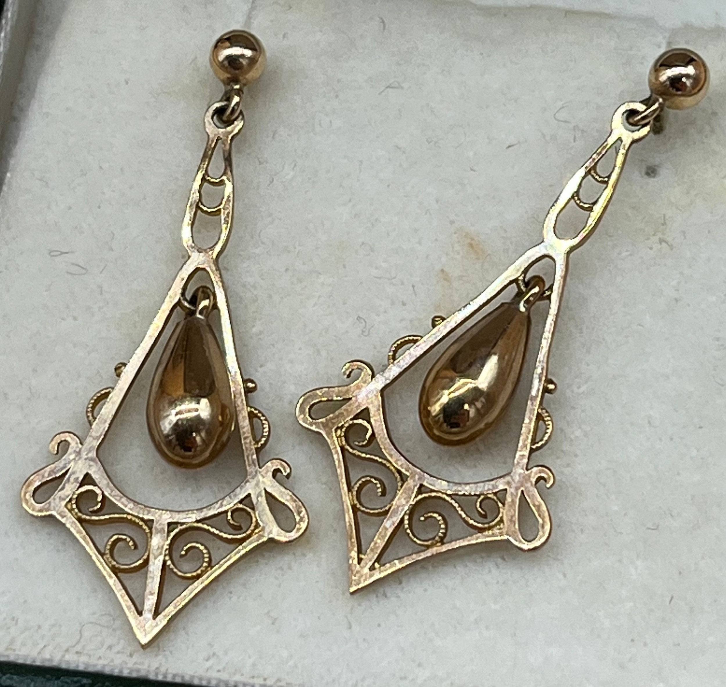 Pair of ornate 9ct yellow gold earrings [4.13grams]