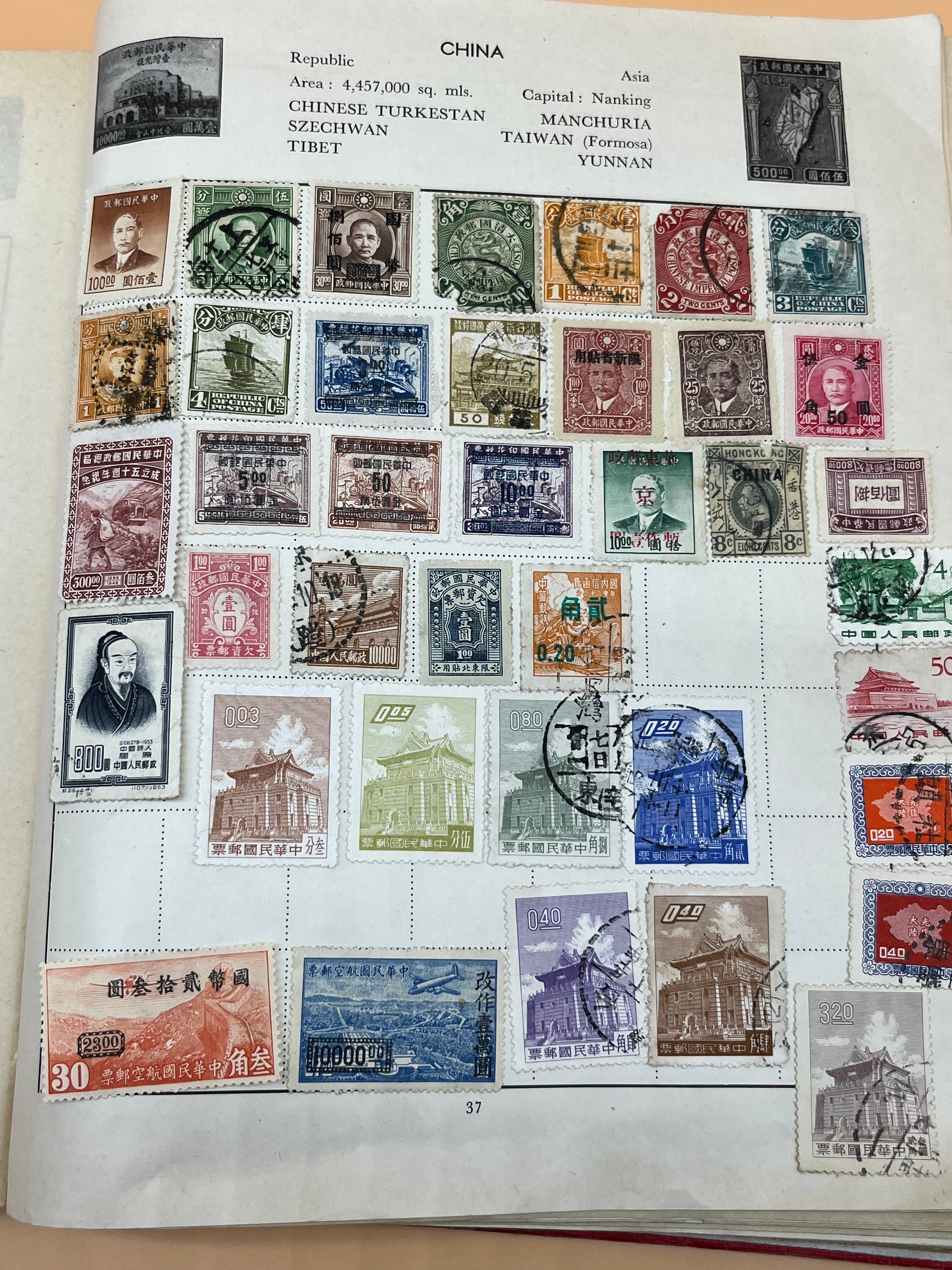 Vintage stamp album containing a collection of world stamps - Image 4 of 22