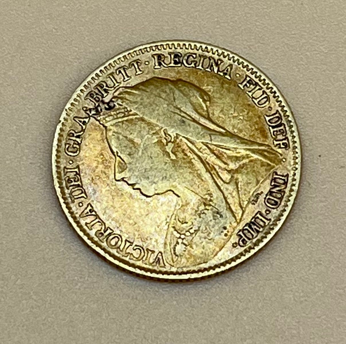 1897 Victoria half gold sovereign coin. - Bild 2 aus 2