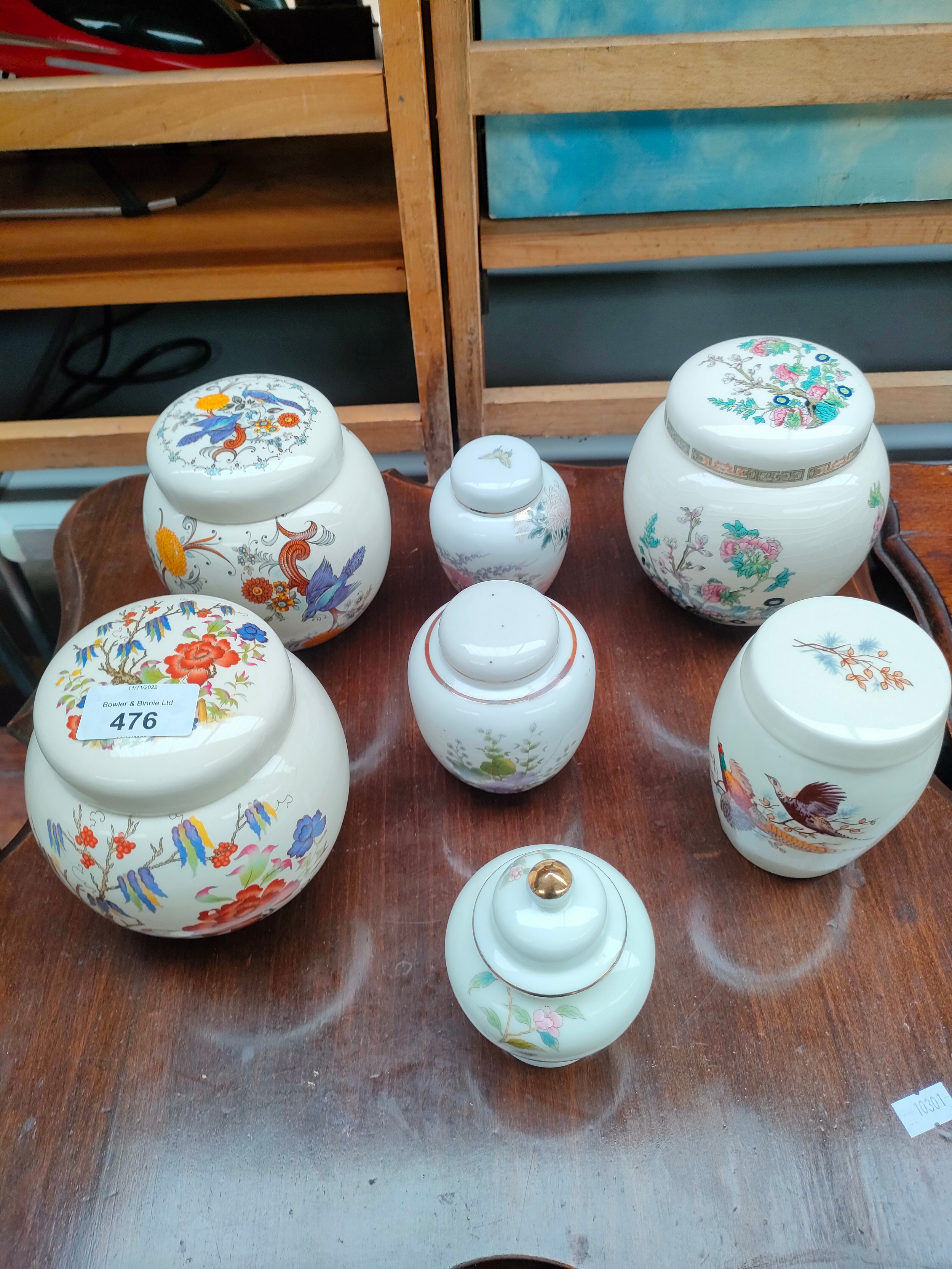 Collection of temple jars includes Sadler etc