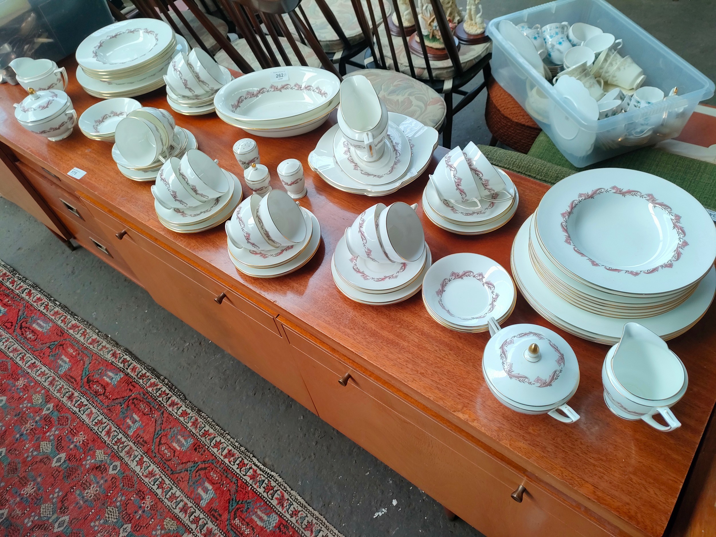 Large Minton's Laurentian pattern tea / dinner set