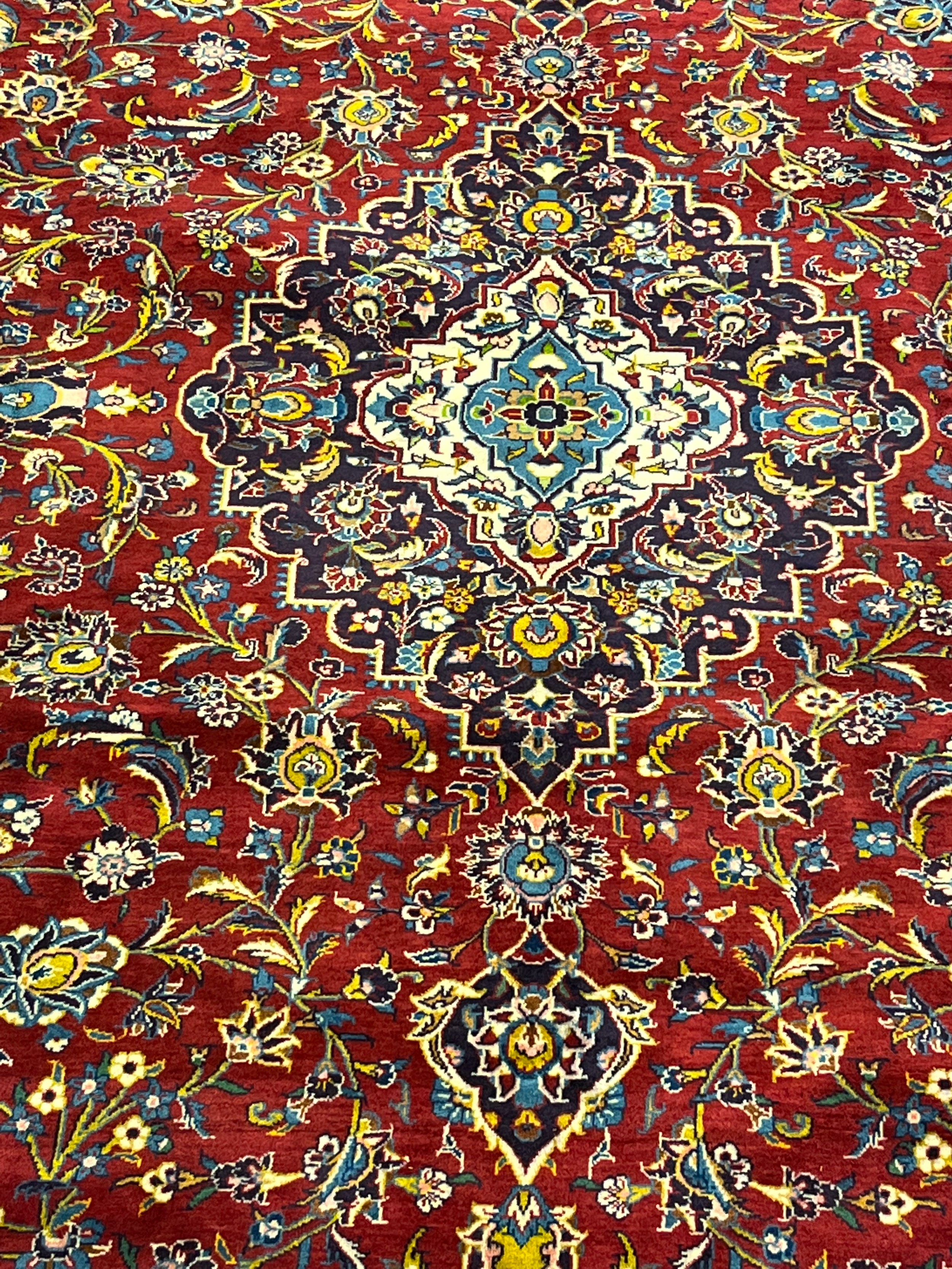 Large Persian carpet/rug, highly decorative with red ground. [535x296cm] - Image 4 of 7