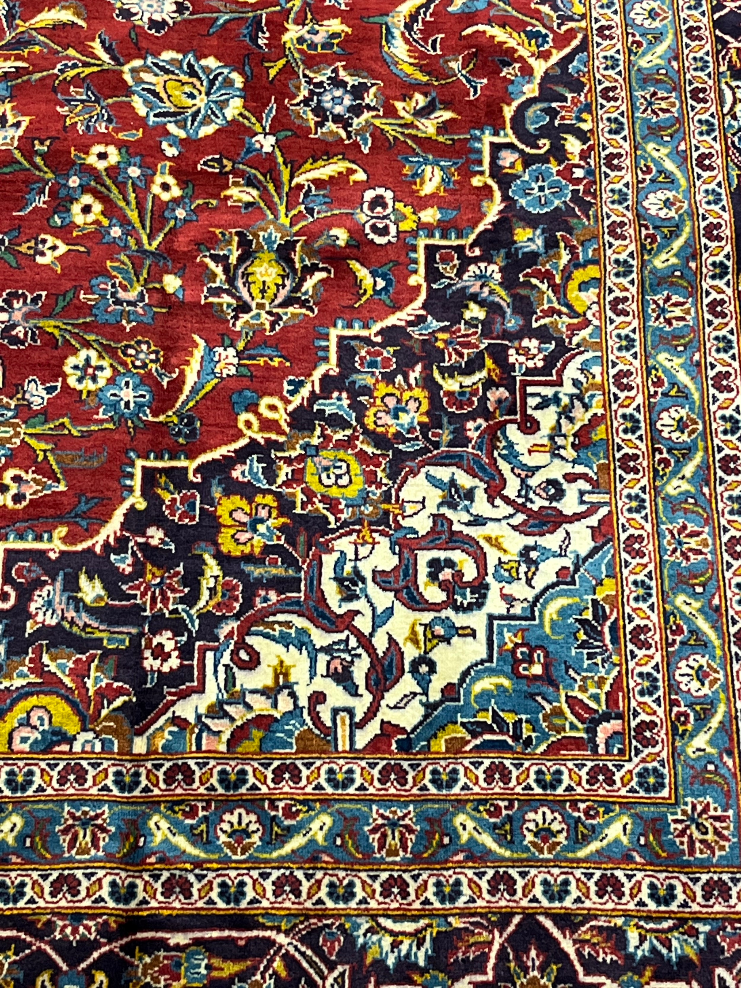 Large Persian carpet/rug, highly decorative with red ground. [535x296cm] - Image 6 of 7