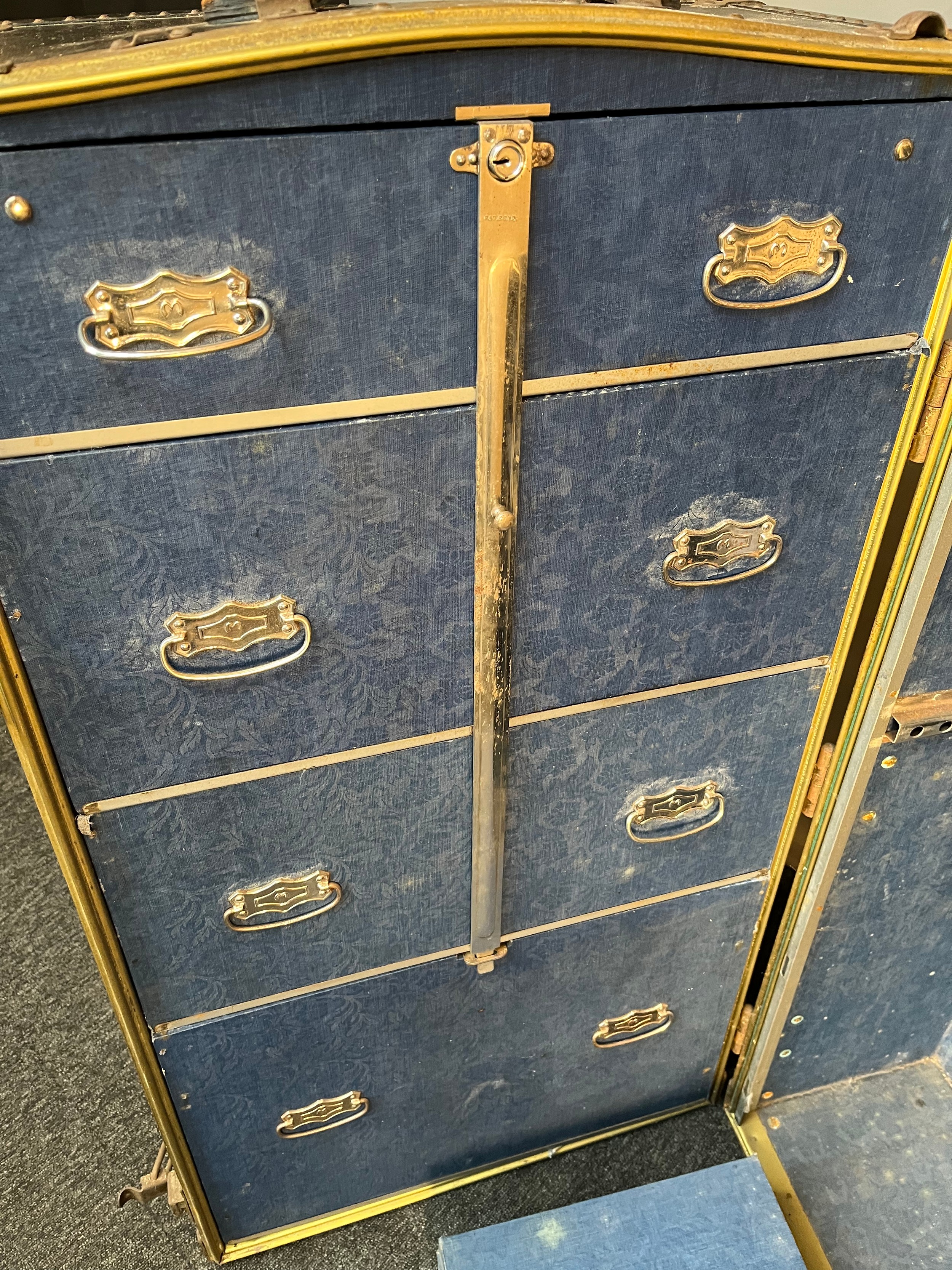 Vintage travel trunk [Mendel Trunk] with fitted interior drawers and coat stand, complete with - Image 7 of 11