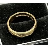 Birmingham marked 9ct yellow gold band ring with engraved design. [Ring size O] [3.83grams]