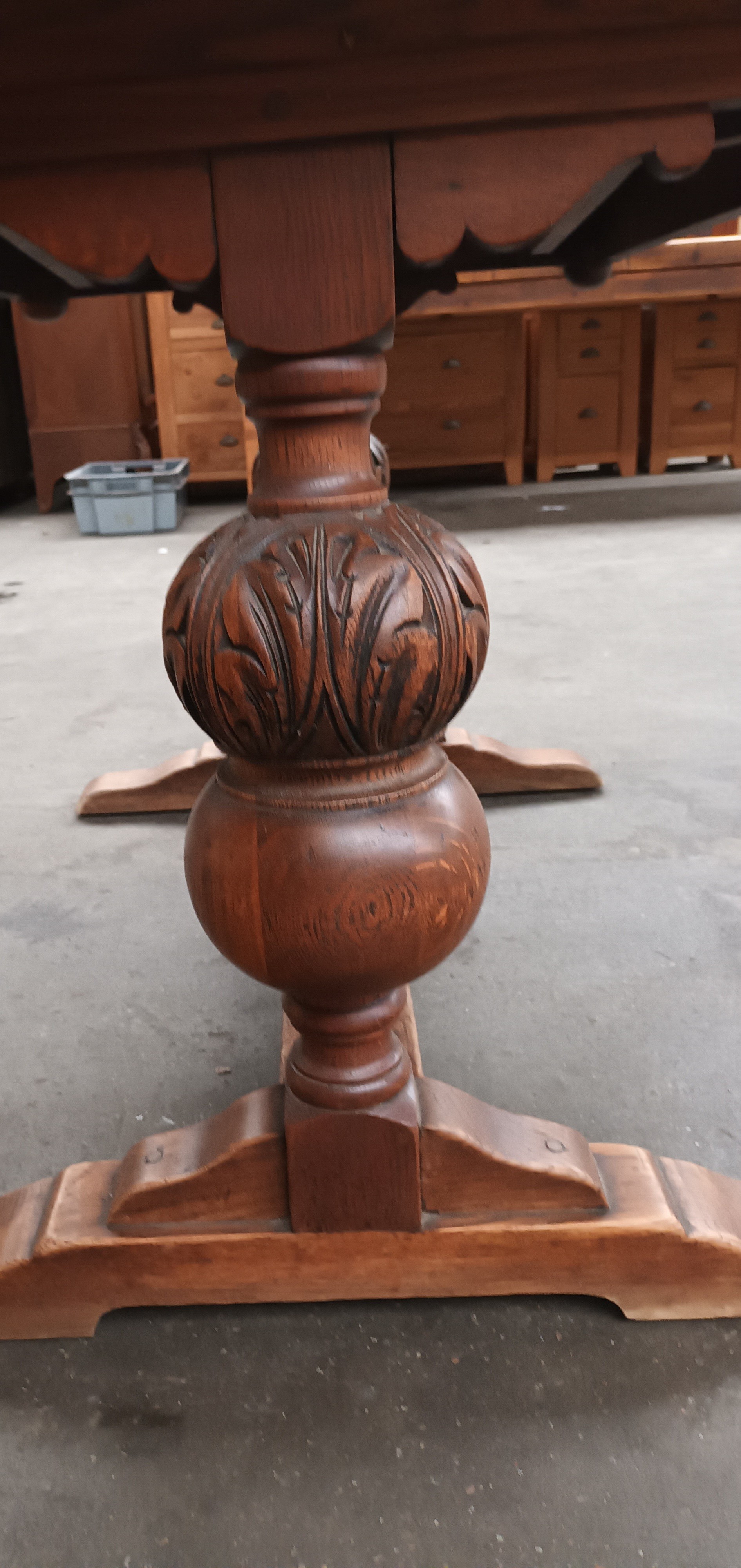 Antique oak extending dining table, the rectangular surface raised by carved acorn design columns - Image 3 of 4