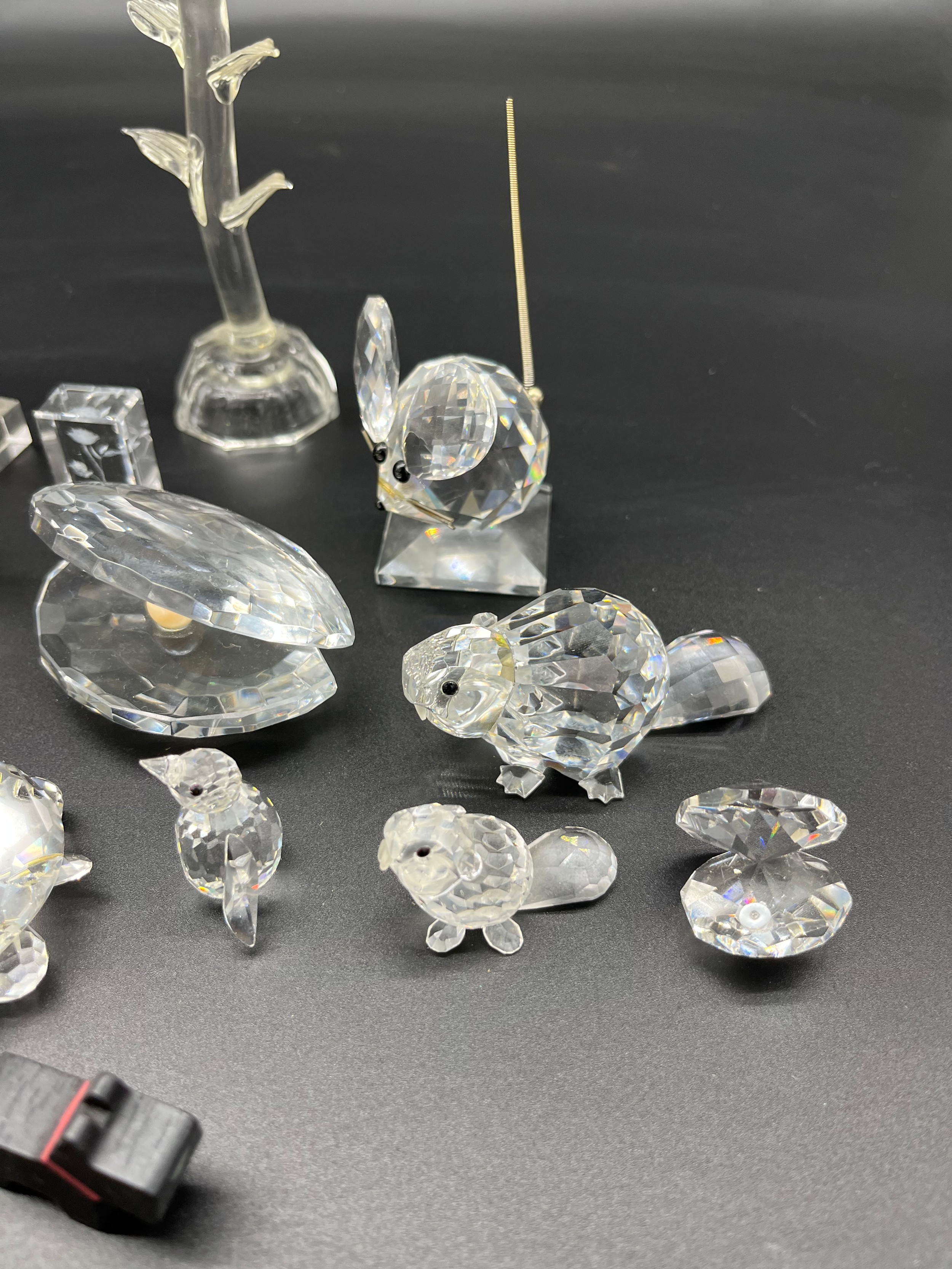 A Quantity of crystal and art glass animals to include various Swarovski crystal figures. - Image 2 of 4