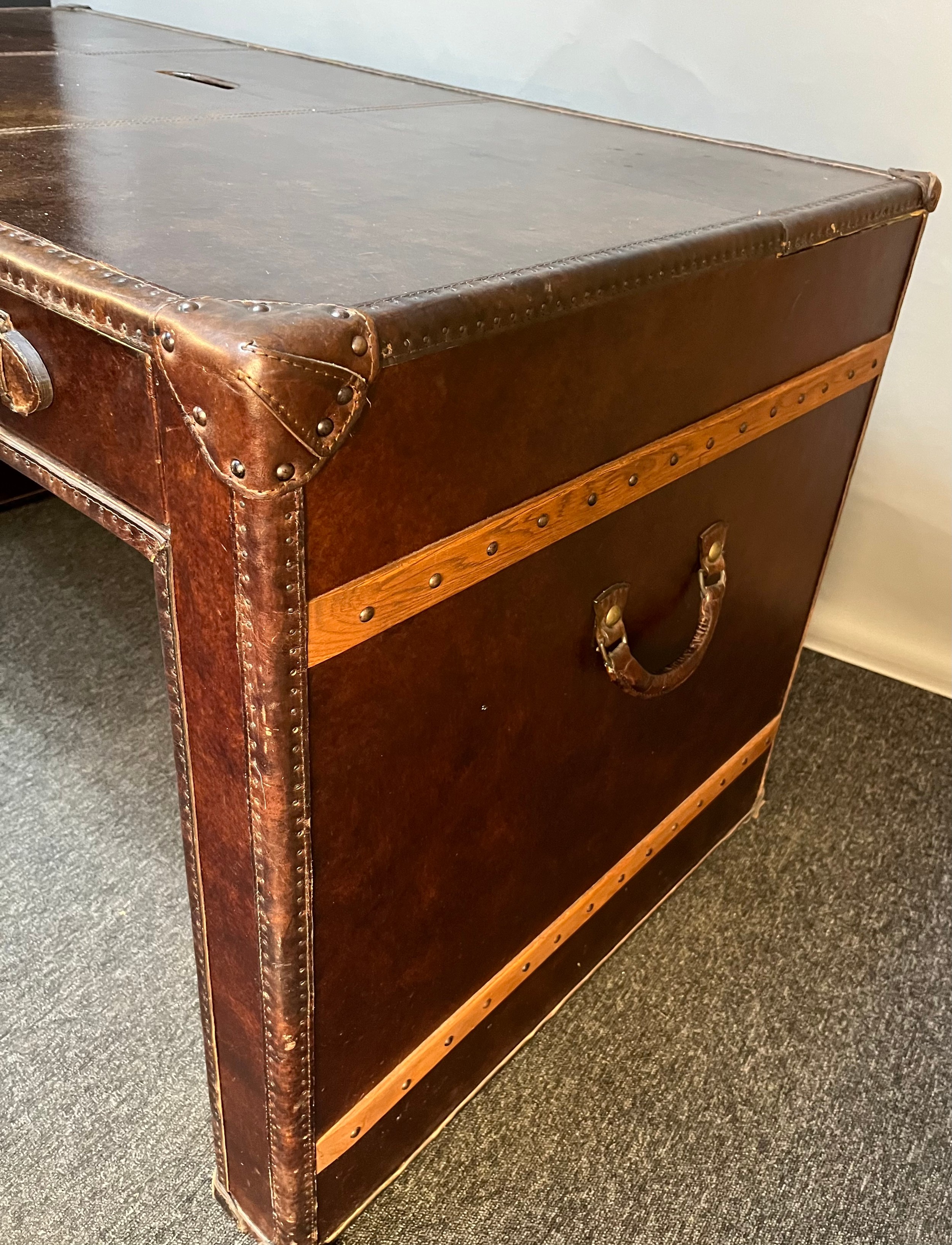 Contemporary leather trunk design desk [Timothy Oulton], the rectangular top above three short - Image 6 of 6