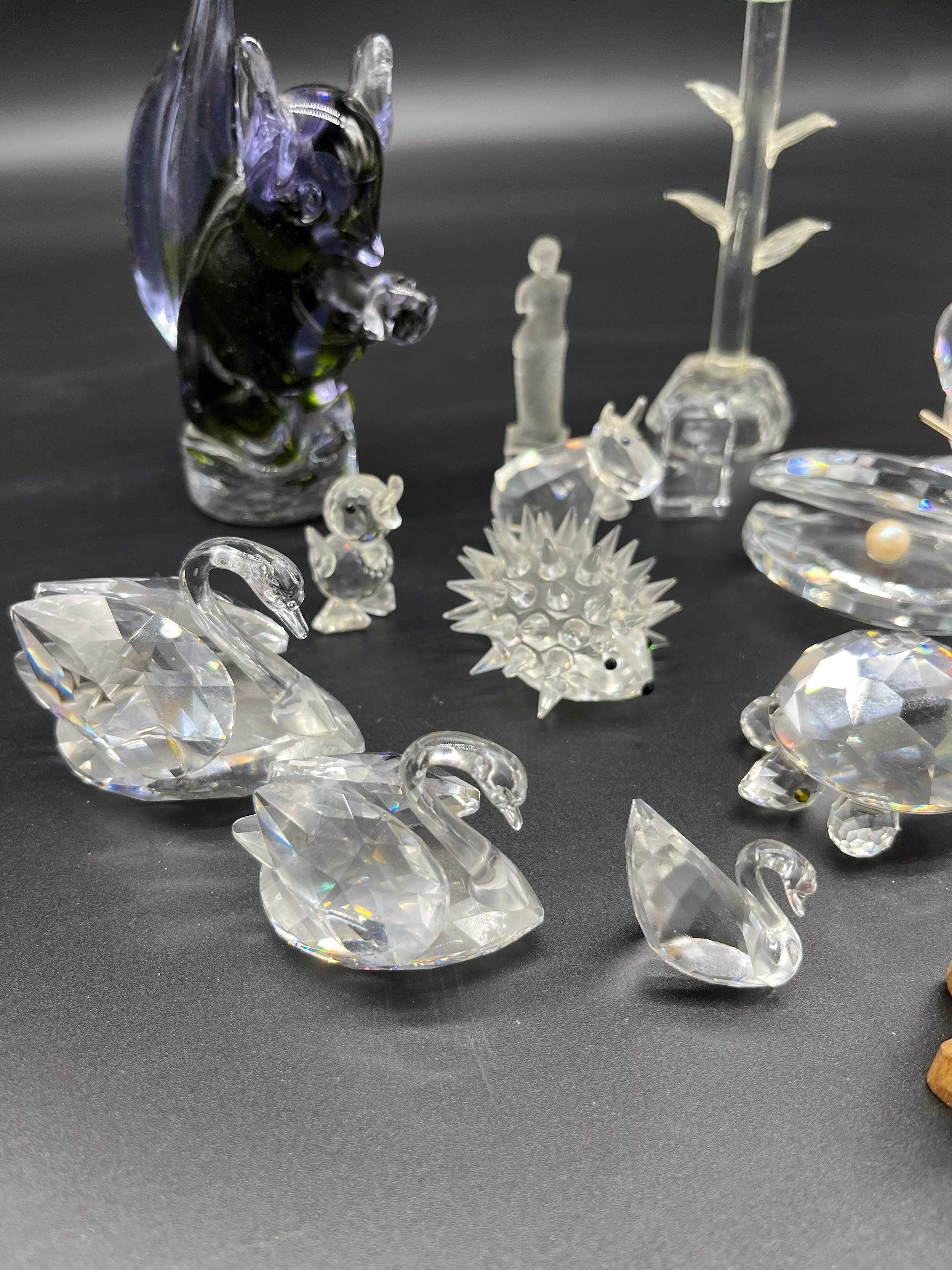 A Quantity of crystal and art glass animals to include various Swarovski crystal figures. - Image 4 of 4