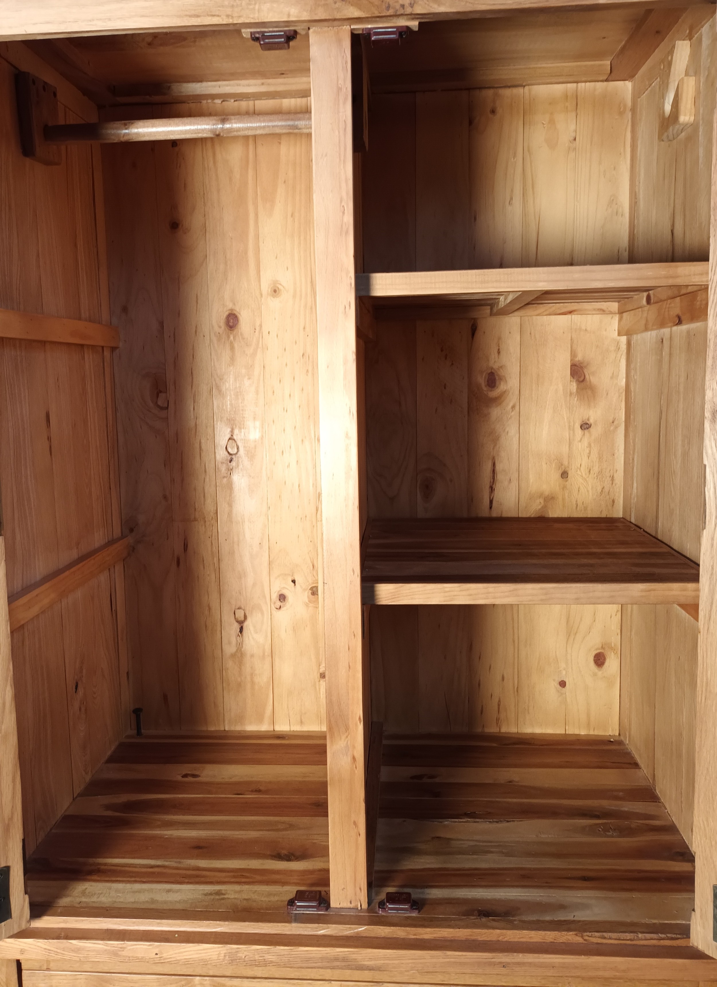 Vancouver Oak double wardrobe, two doors opening to rail and shelves above two drawers [ - Image 4 of 4