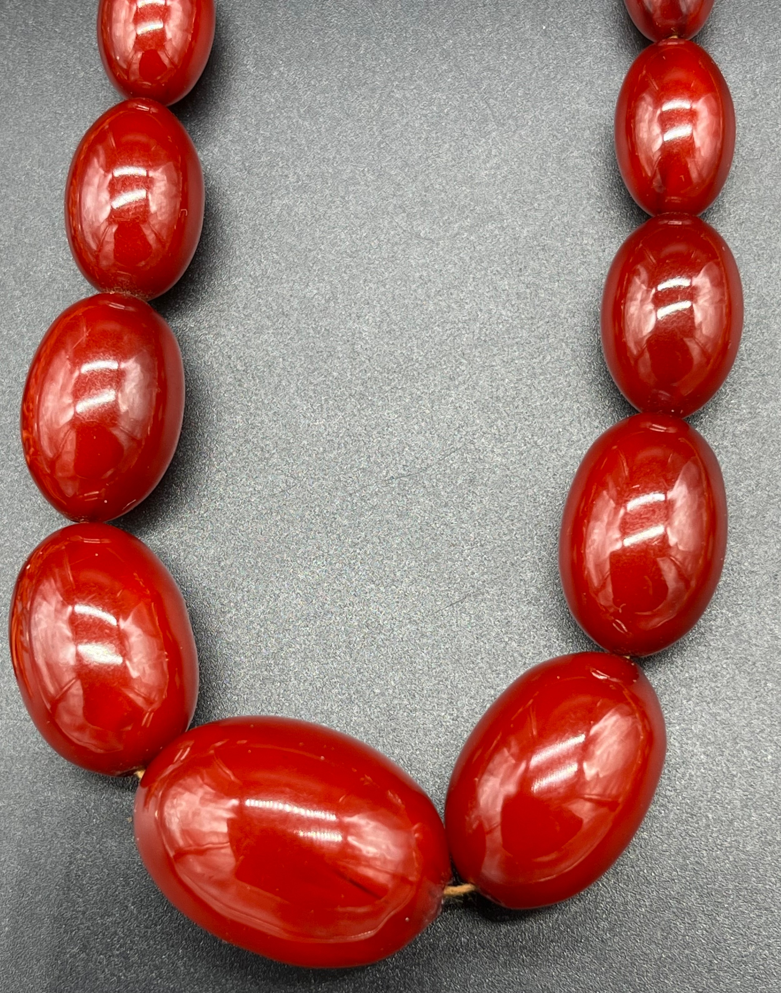 Three vintage necklaces to include coral necklace, glass ball effect necklace and cherry amber style - Image 4 of 12