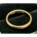 18ct yellow gold band ring. [Ring size L][2.50grams]