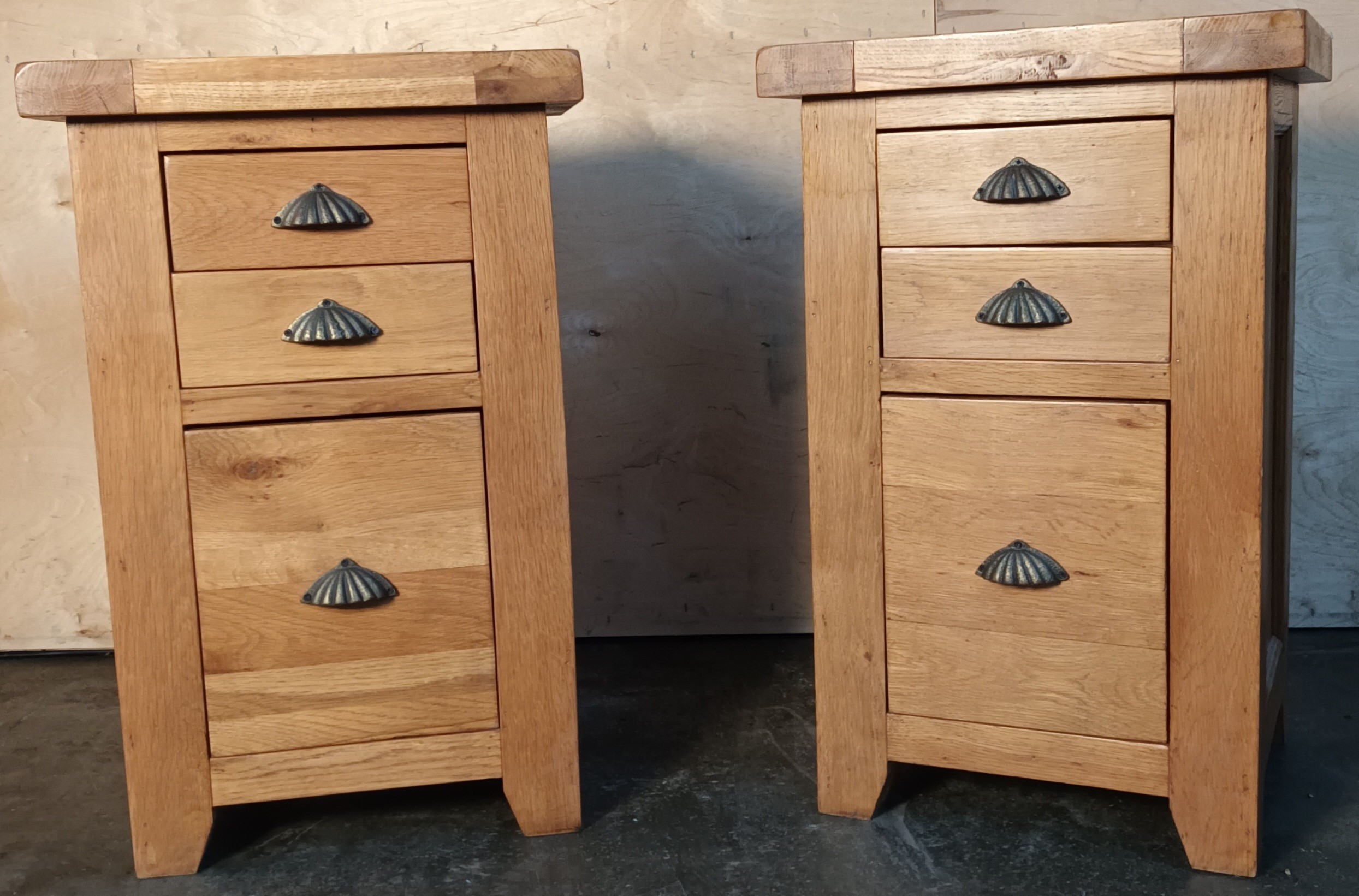 Pair of Contemporary hardwood bedside chest of drawers [70x40x45cm]