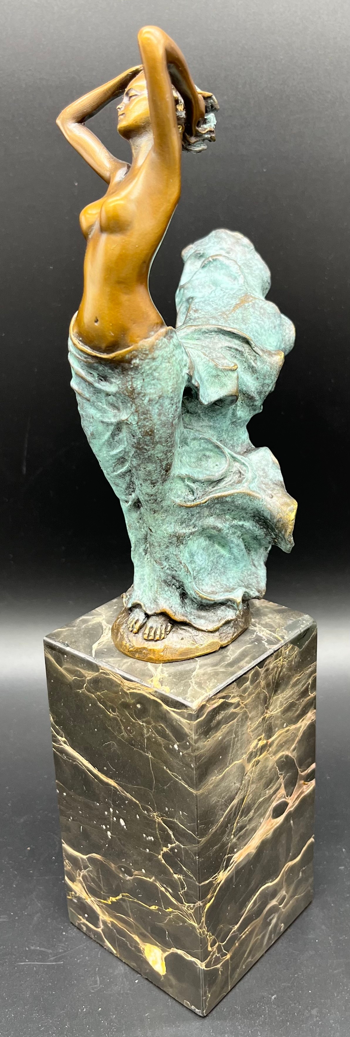 A Bronze statue of a Serene Art Nouveau nude lady figurine, mounted on a veined Marble base. - Image 4 of 5