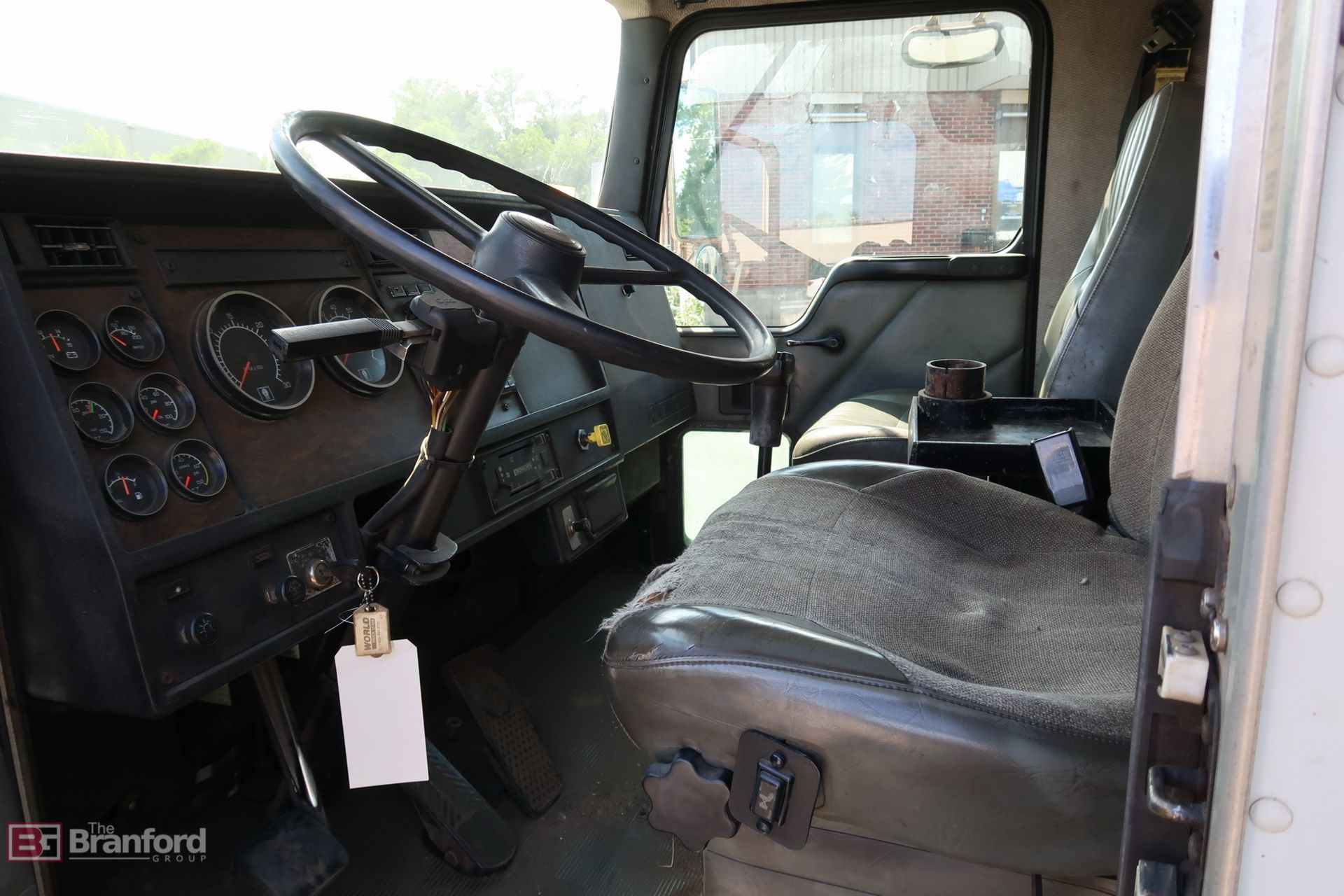 Kenworth Flatbed Truck, 20’ Wood Lined Bed - Image 11 of 15