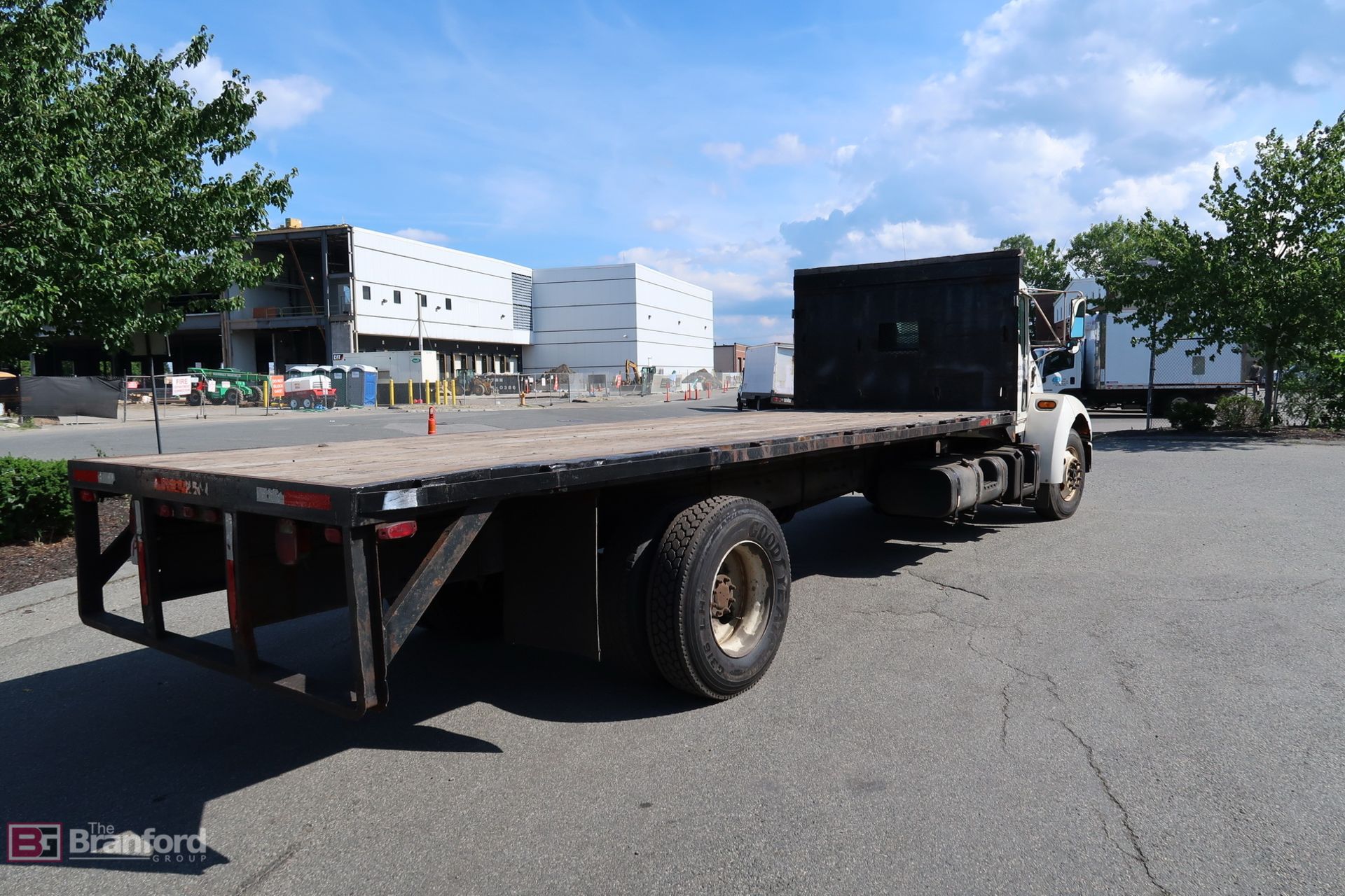 Kenworth Flatbed Truck, 20’ Wood Lined Bed - Image 3 of 15