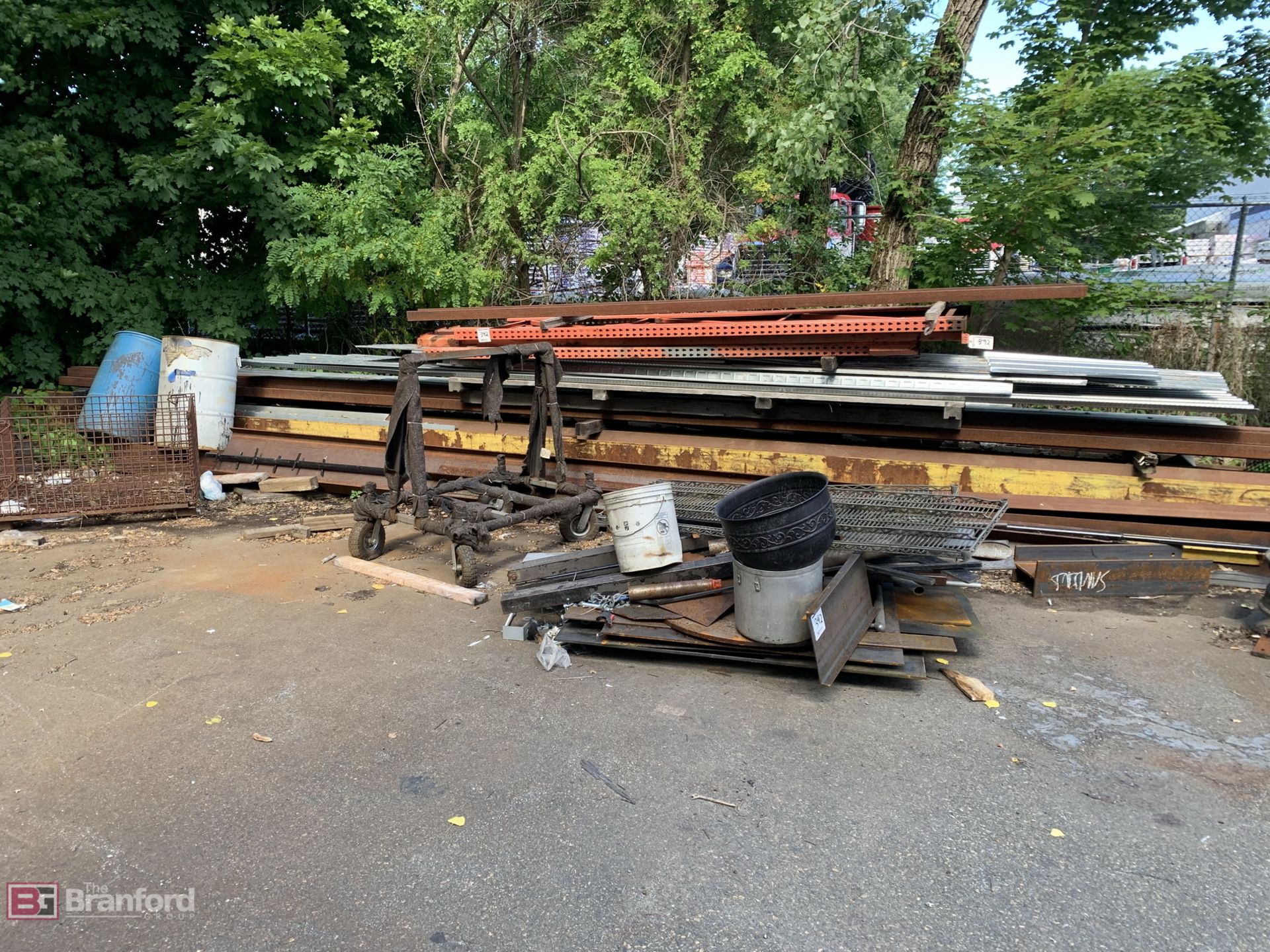 Large Lot of Scrap Metal - Located Outside - Image 4 of 6