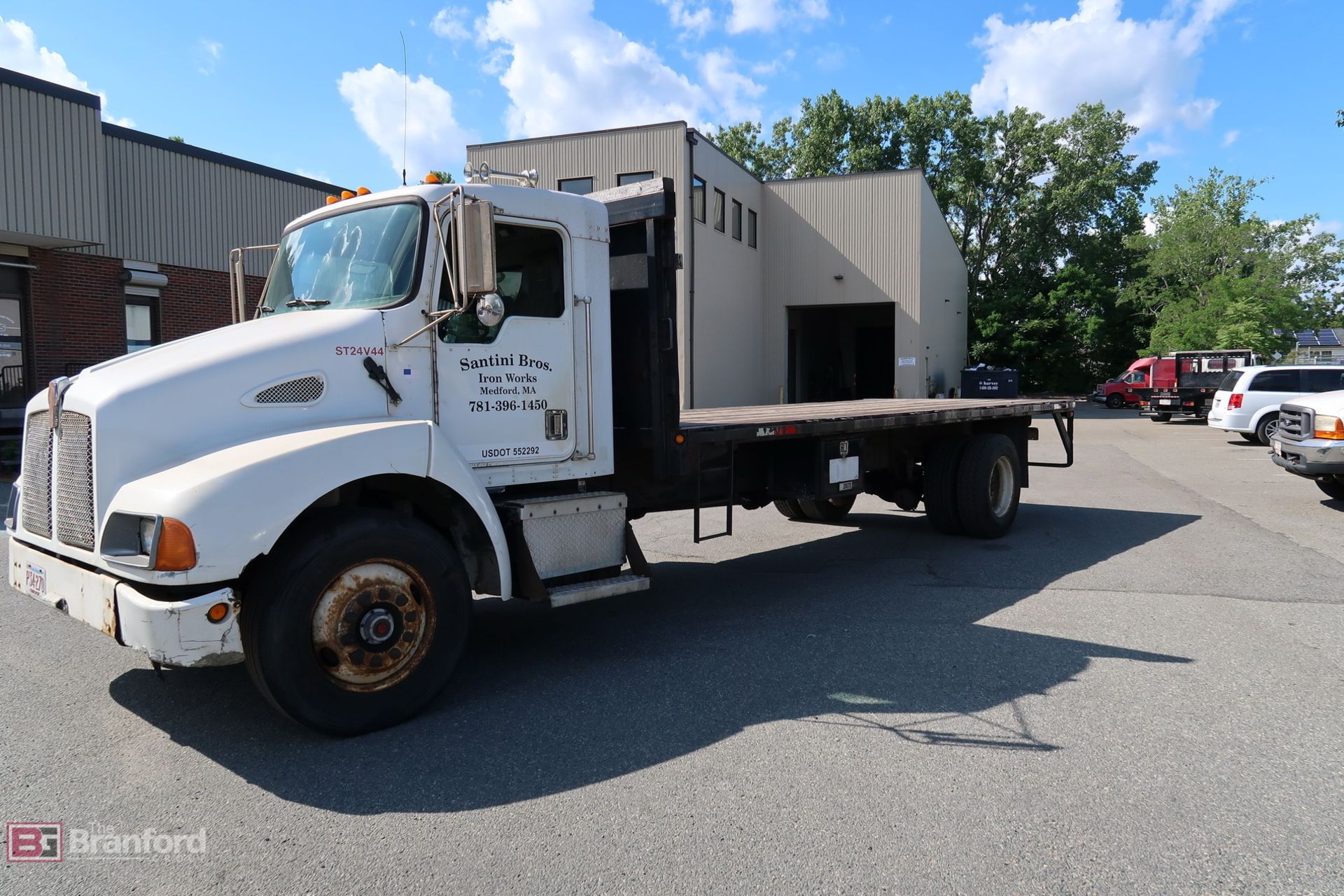 Kenworth Flatbed Truck, 20’ Wood Lined Bed