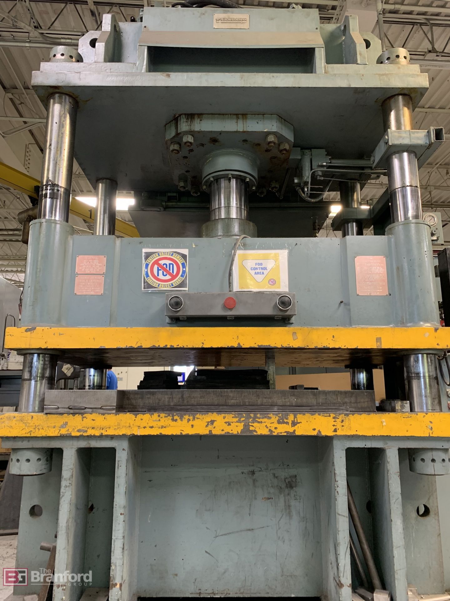 Standard 300-Ton 4-Column Hydraulic Press - Image 4 of 10