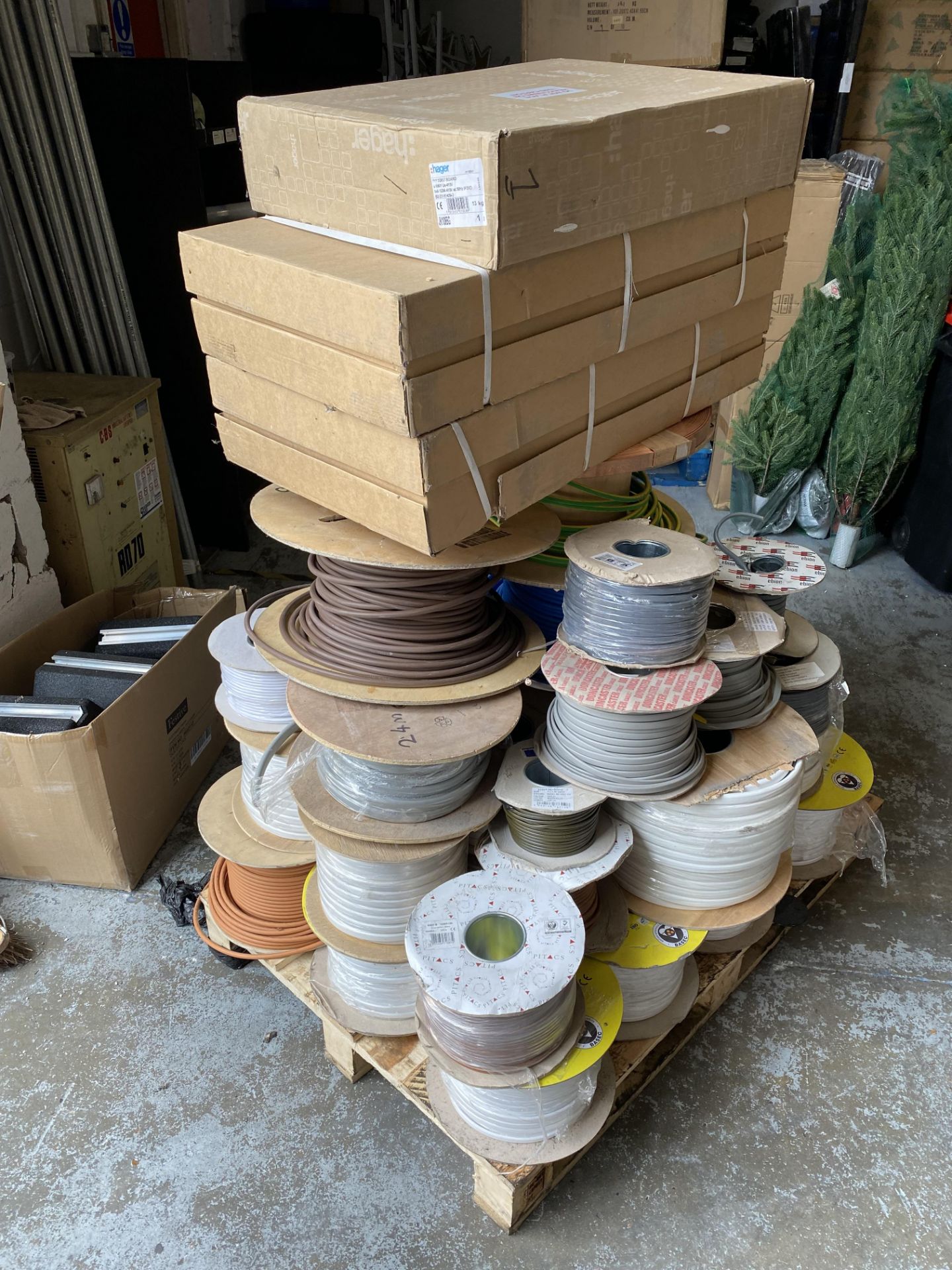 Bulk lot of ex-distributer electrical component stock, 12 pallets - Image 11 of 12