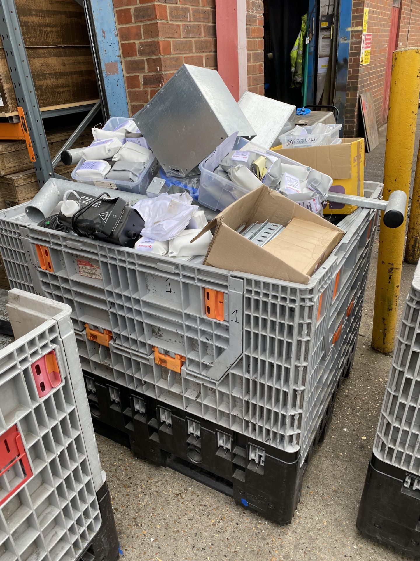 Bulk lot of ex-distributer electrical component stock, 12 pallets - Image 6 of 12