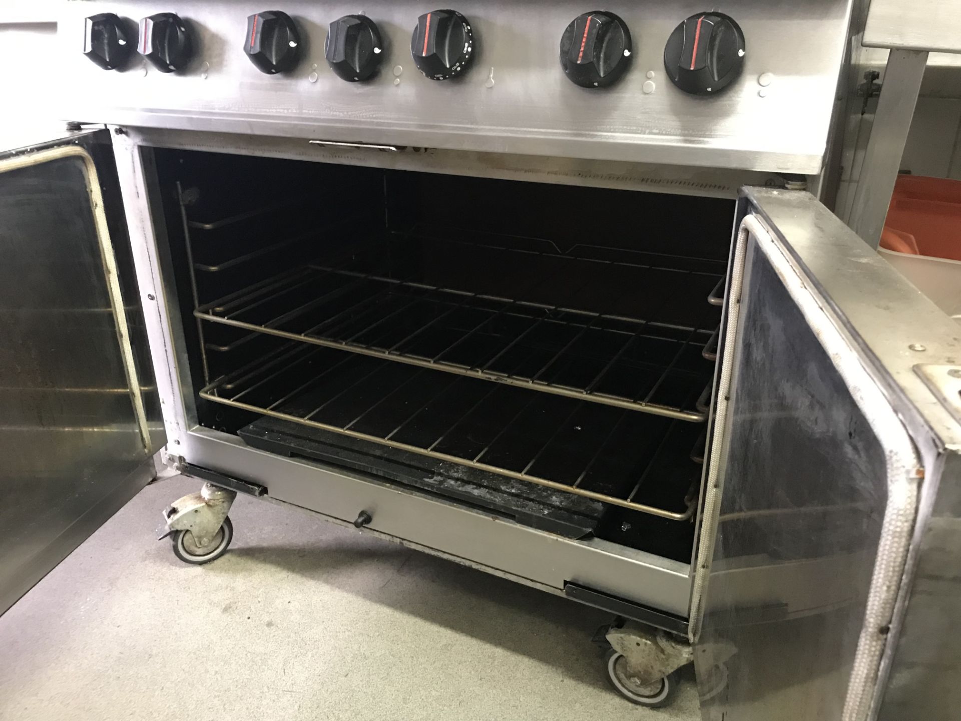 Falcon 6 Burner Gas Range with Oven - Image 5 of 5