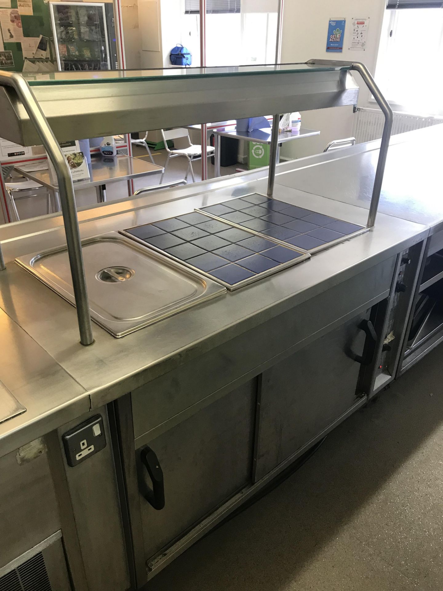 Hot Plate with 3 Serving Places, Canopy and Under Unit Storage - Image 3 of 3