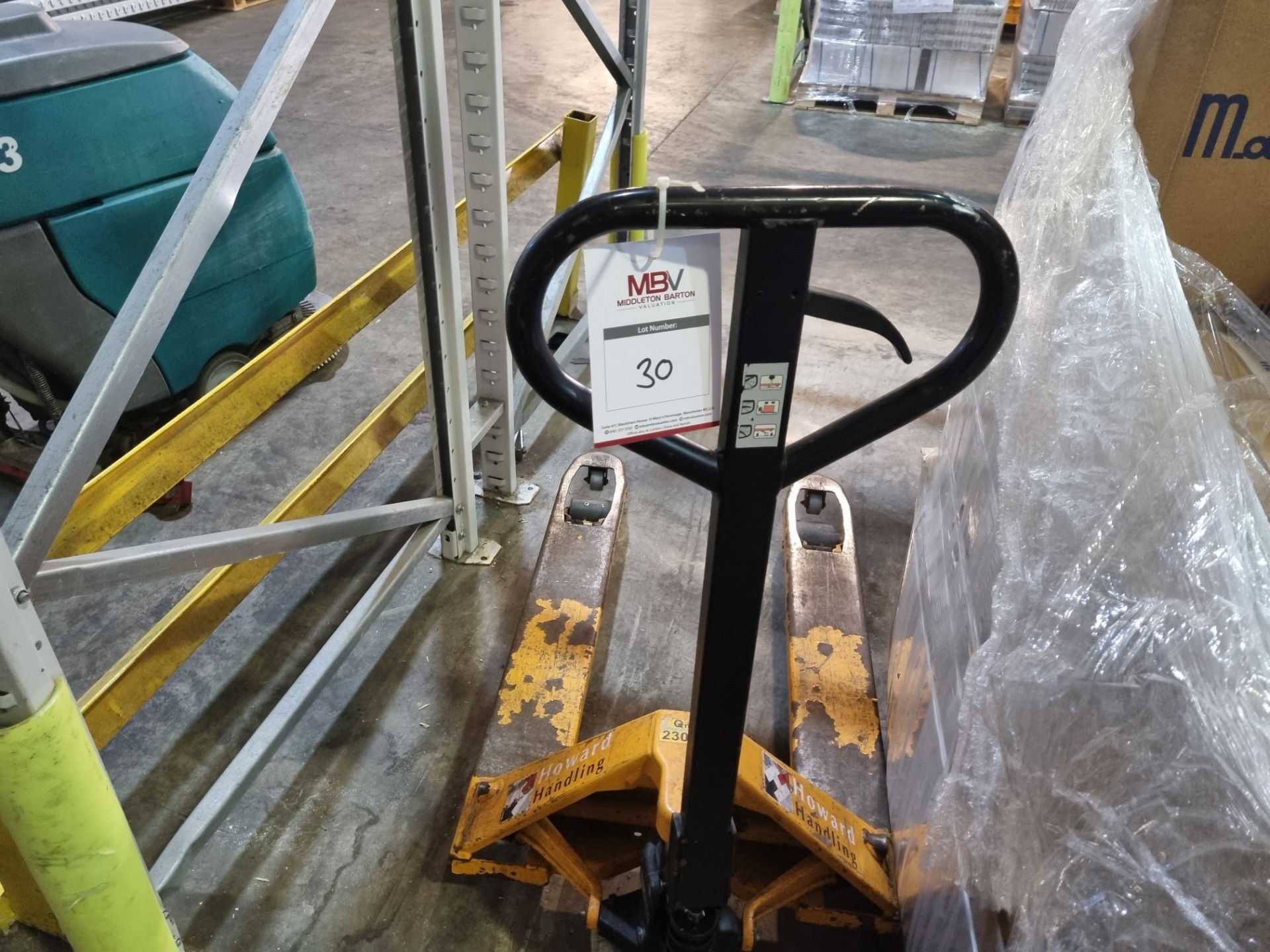 Qmax 2300Kg Pallet Truck - Image 2 of 2