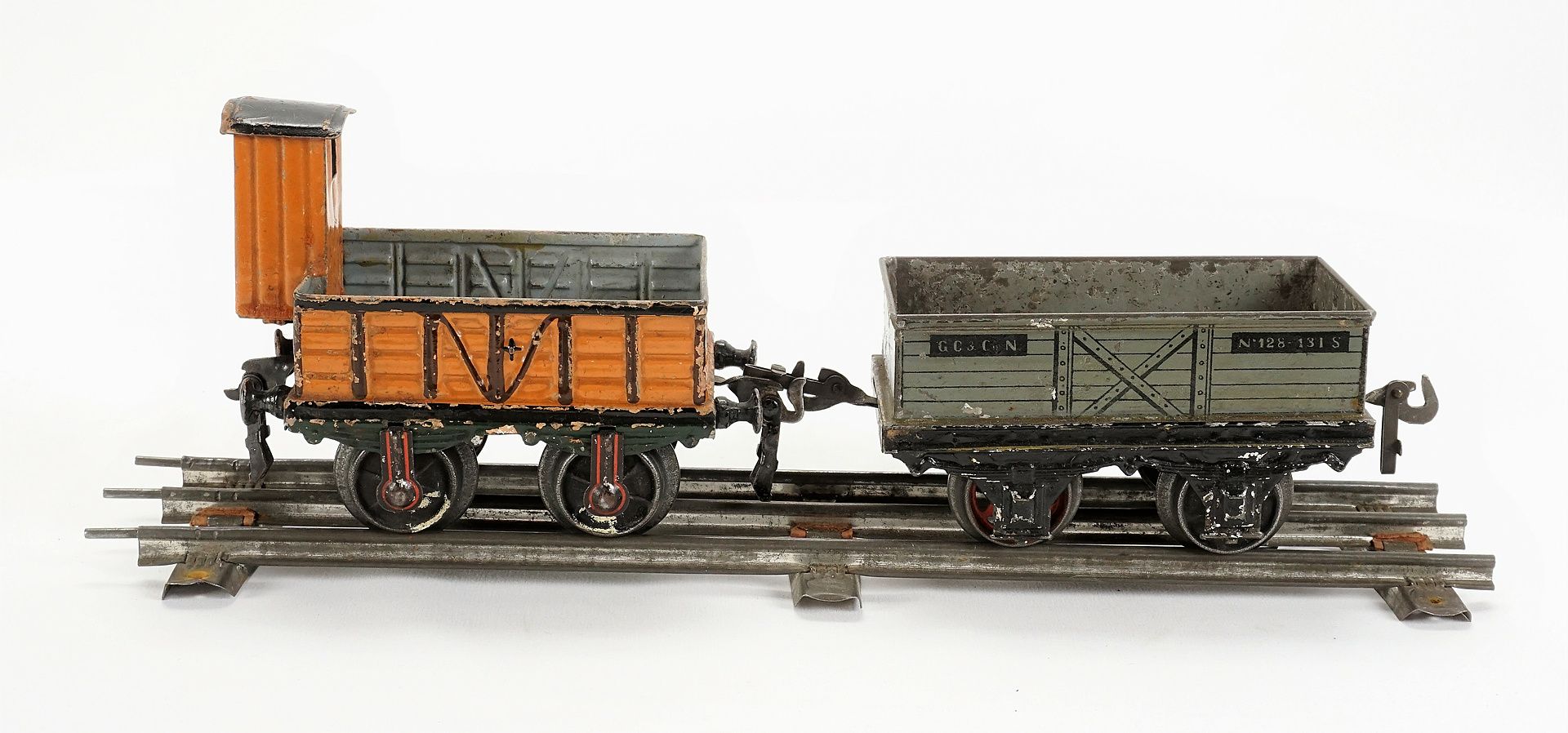 Bing elektrische 2B Schlepptender-Lok mit 4 Wagons und Zubehör,   um 1920 - Bild 4 aus 8