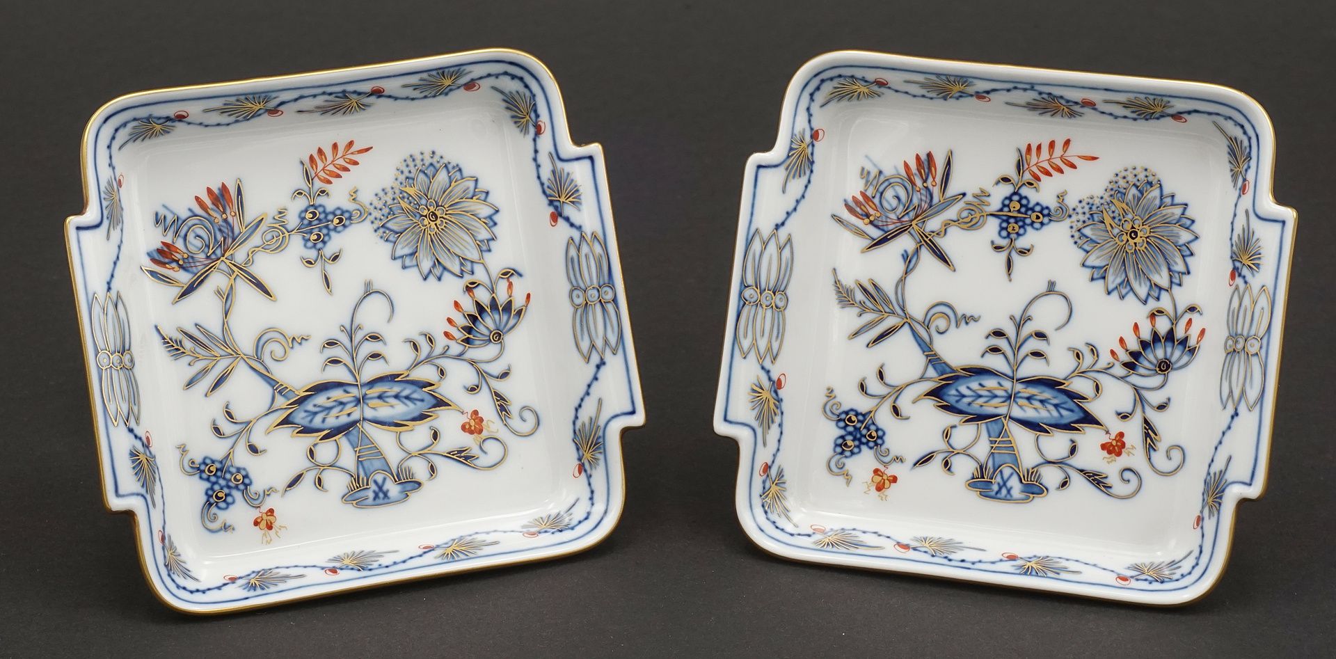 Zwei Meissen Schalen mit buntem Zwiebelmuster