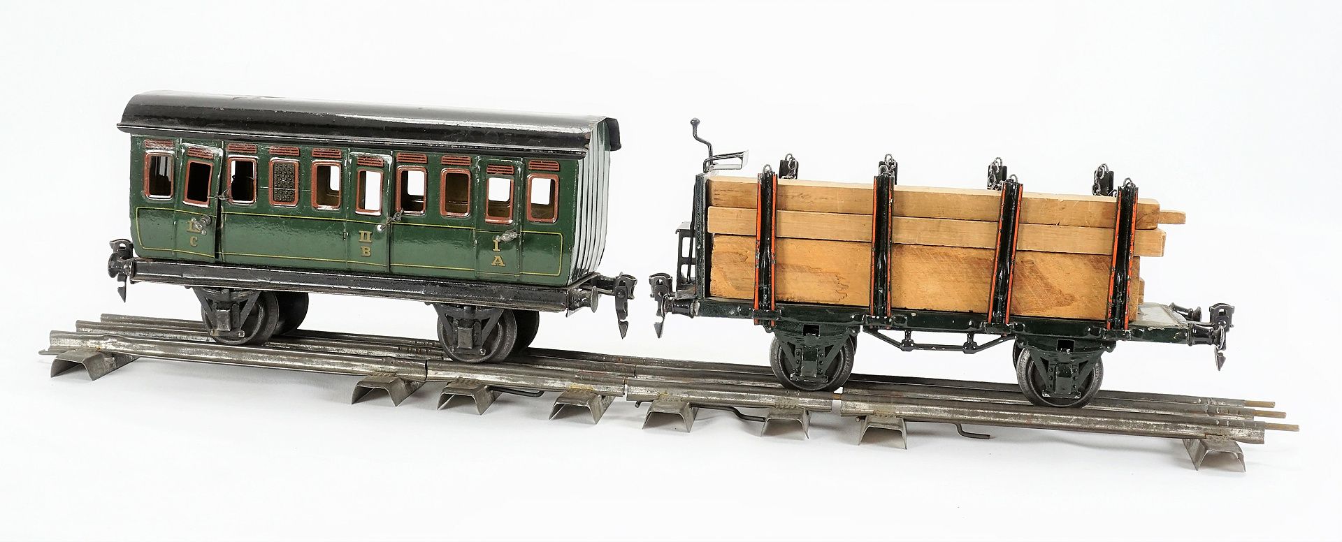 Bing elektrische 2B Schlepptender-Lok mit 4 Wagons und Zubehör,   um 1920 - Bild 3 aus 8