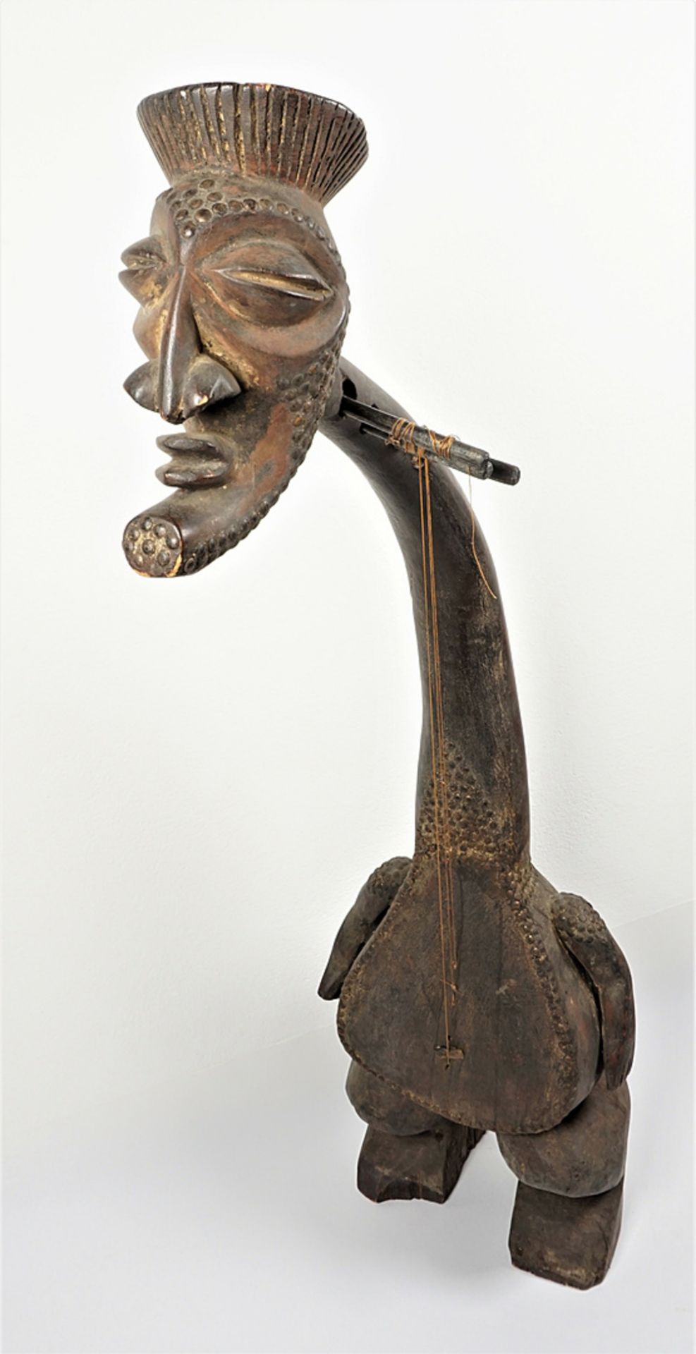 Figurative musical instrument similar to a kundi, DR Congo - Image 2 of 4