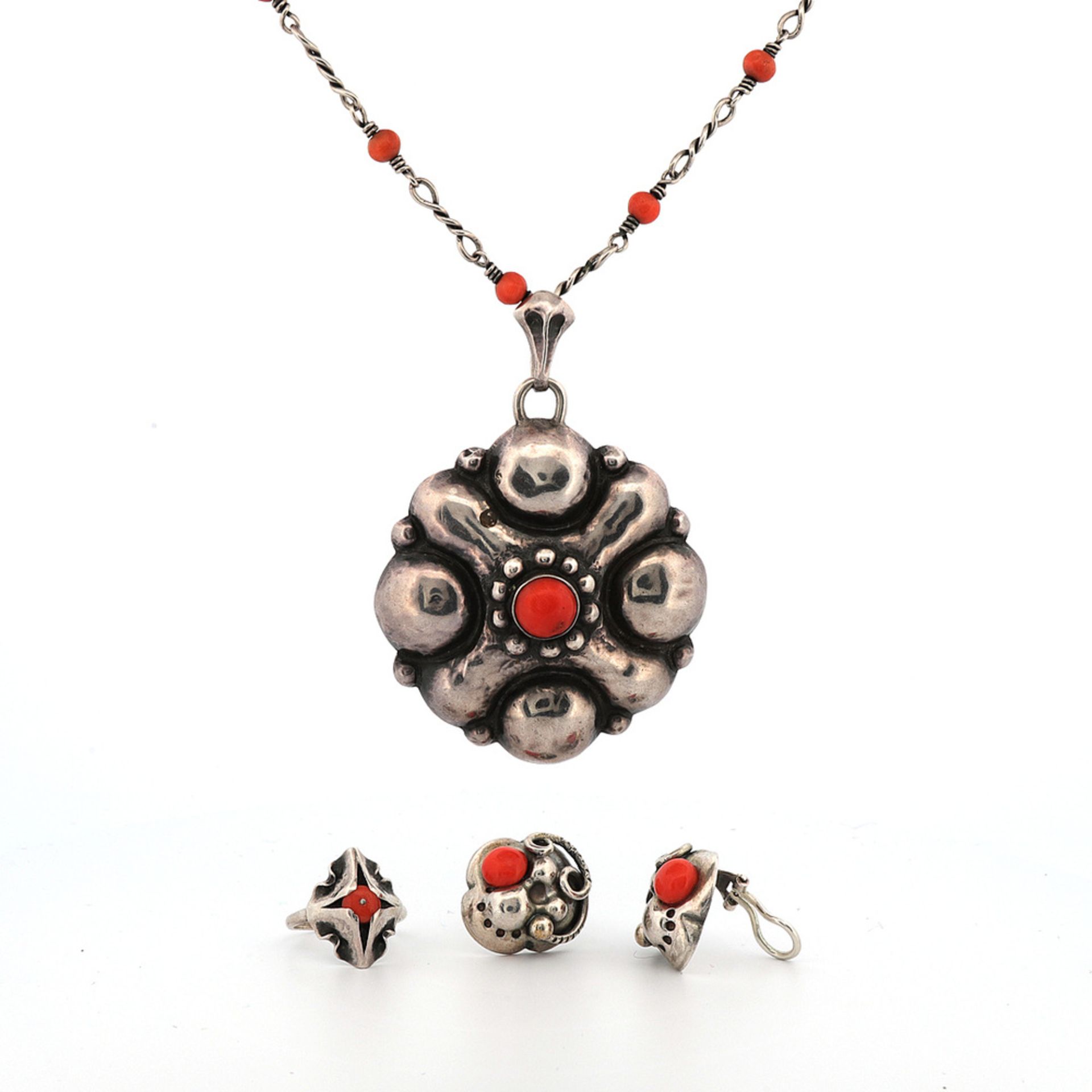 Jewelry set with coral