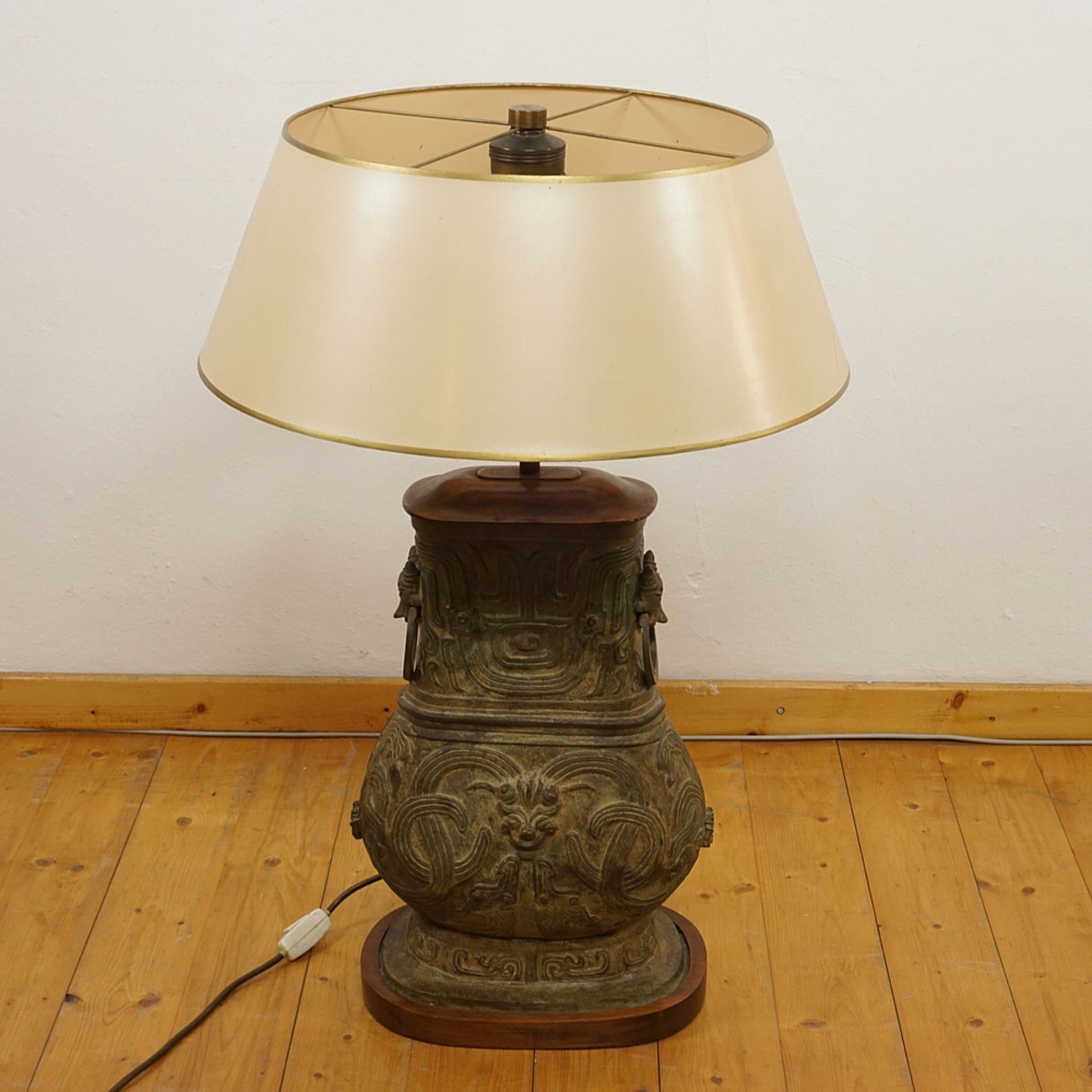 Asiatische Bronzelampe / Tischlampe
