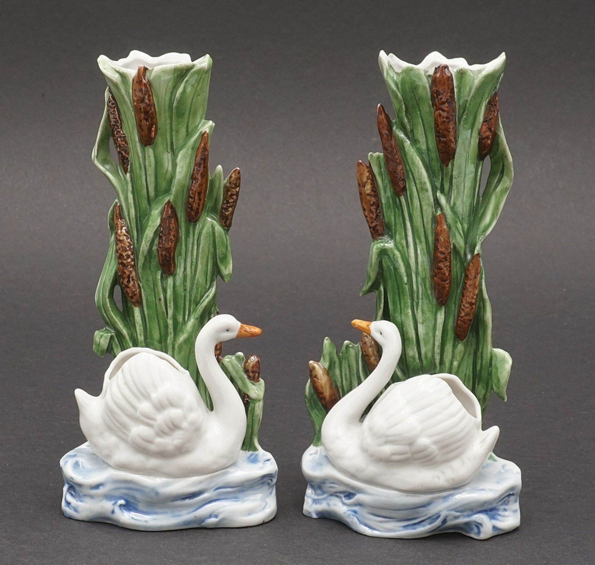 Vertiko figures, guardian angels and a pair of swan vases   - Image 3 of 7
