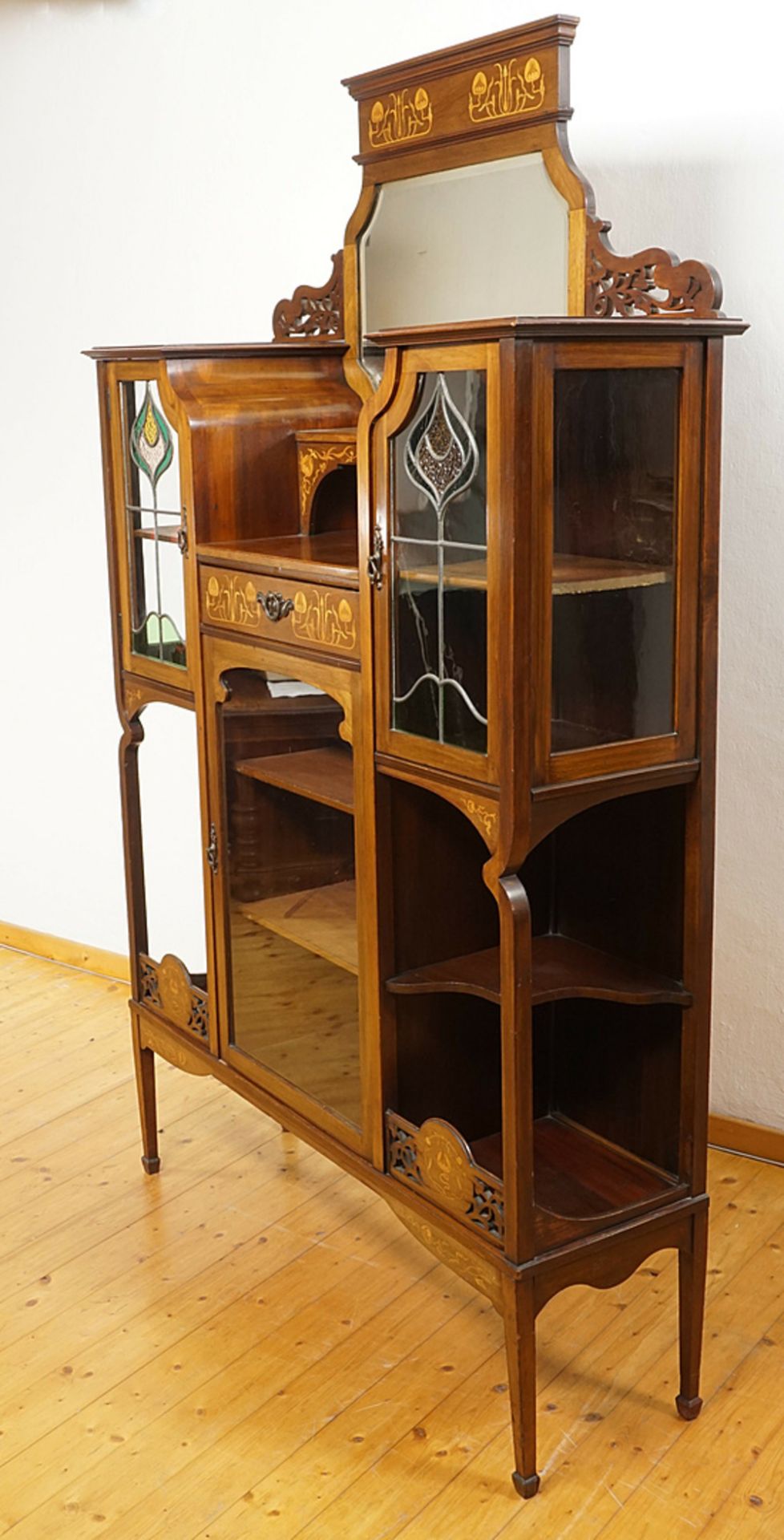 Jugendstil Vitrine, Nussbaum teilmassiv, furniert - Bild 2 aus 5