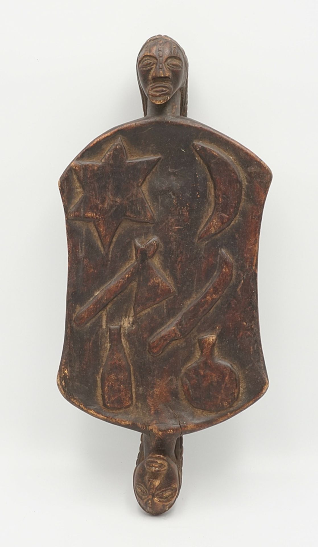 Ornamental tray with handles carved as heads, Africa - Image 4 of 5
