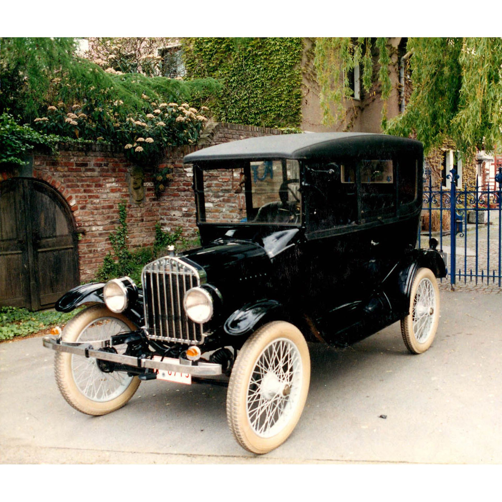 1922 Ford Mod. T "Sedan" Start Price: EUR 32000 Zustand: Built in 1922, serial no. 6.204.517 ( - Image 2 of 2