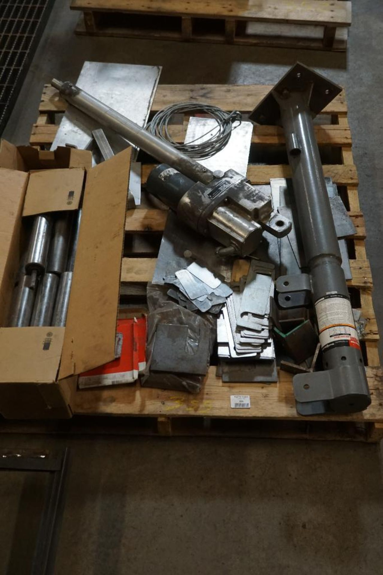 Pallet of Parts for Winch - Image 2 of 5