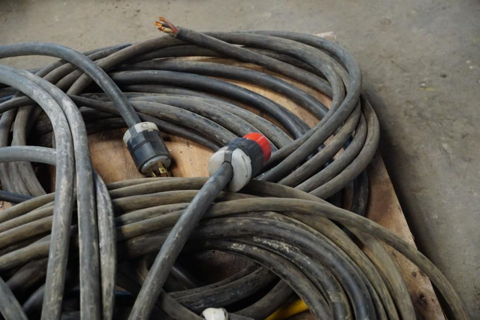 Electric Heavy Duty Cords - Image 7 of 7