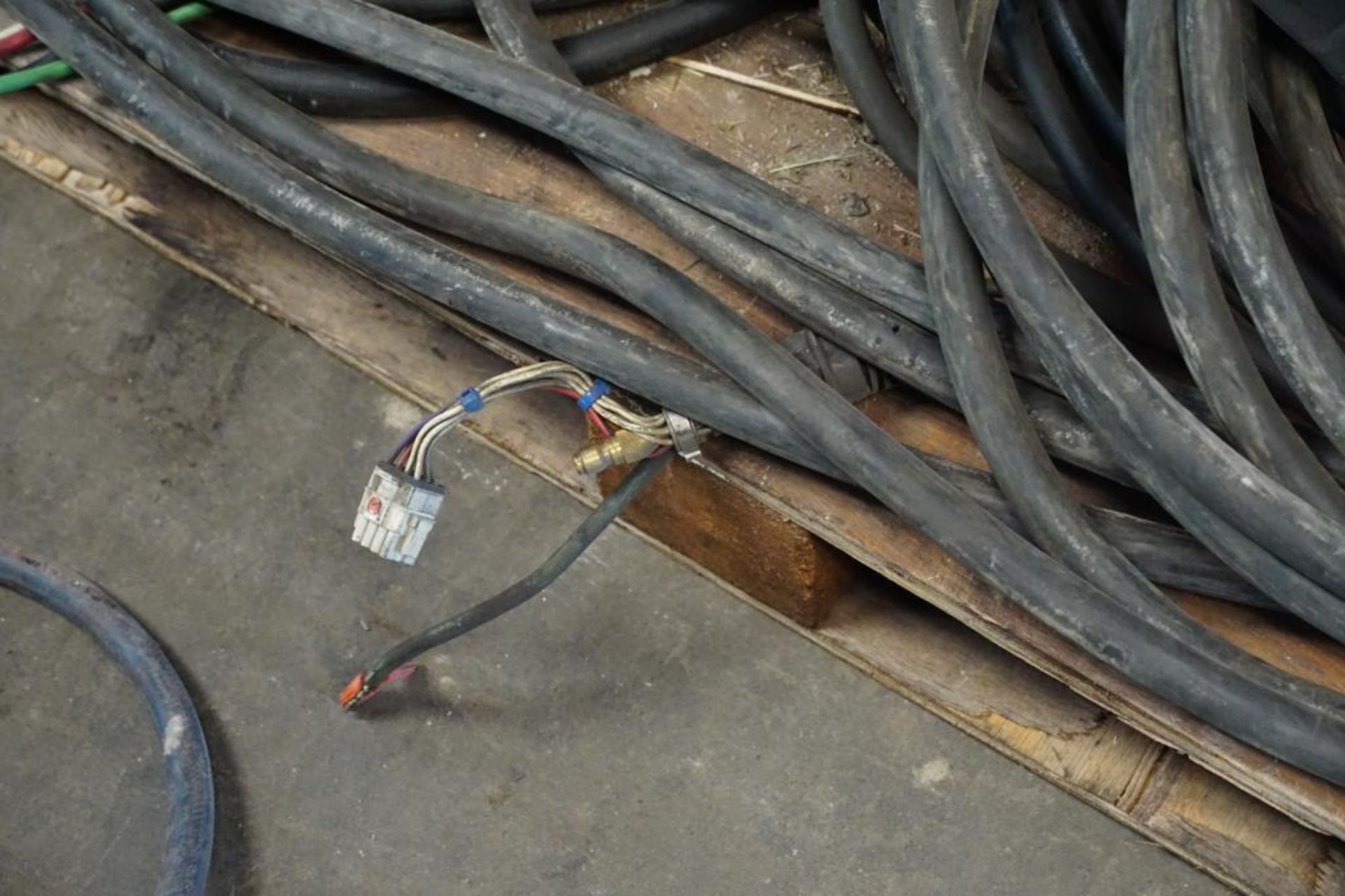 Electric Heavy Duty Cords - Image 3 of 7