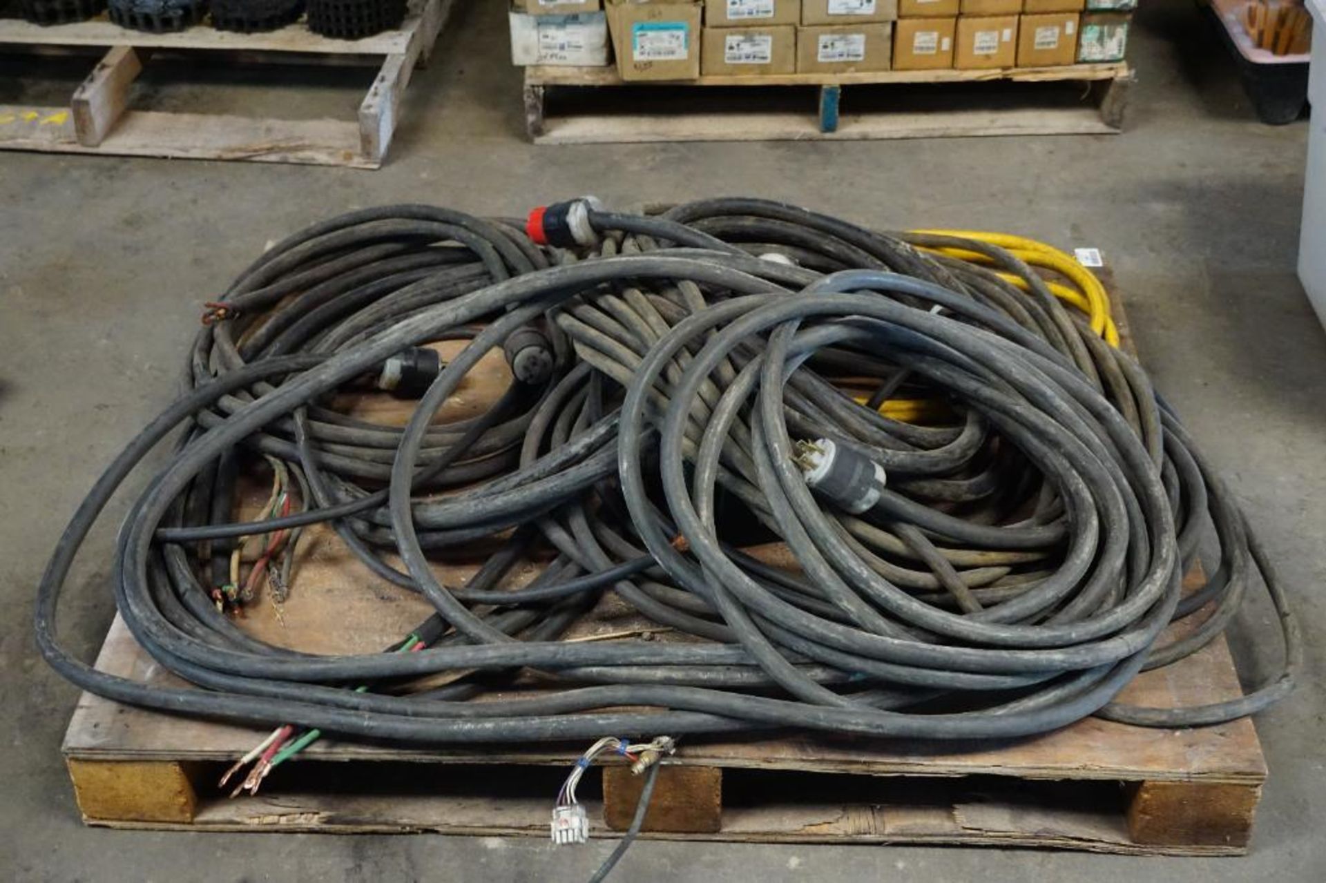 Electric Heavy Duty Cords - Image 2 of 7