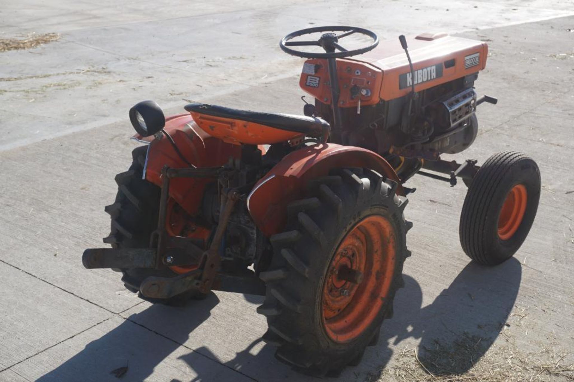 Kubota B6000E Tractor - Image 5 of 40