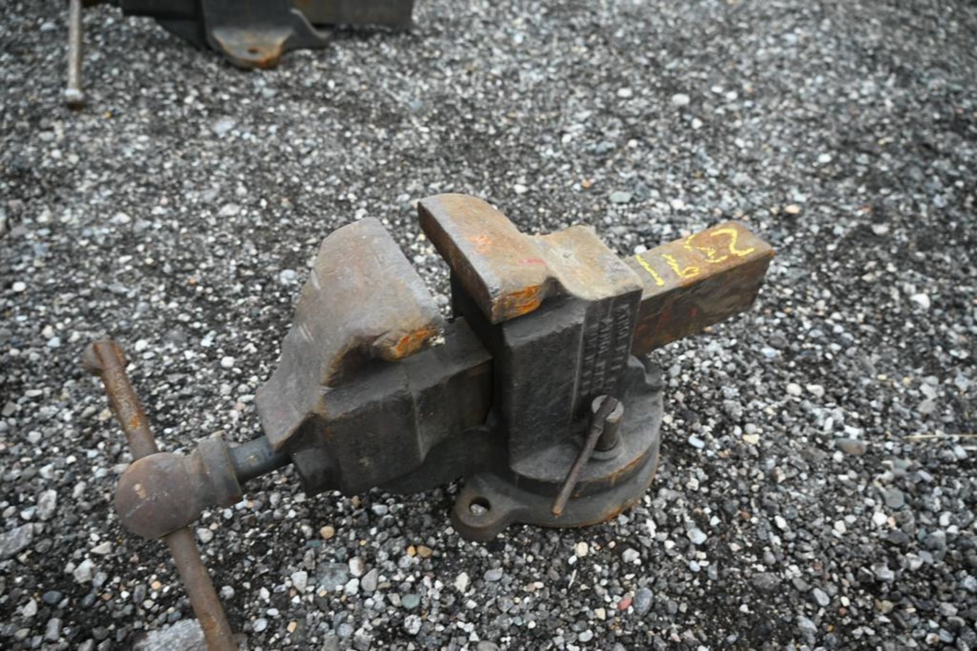 Athol 4 1/2" Bench Vise - Image 3 of 3